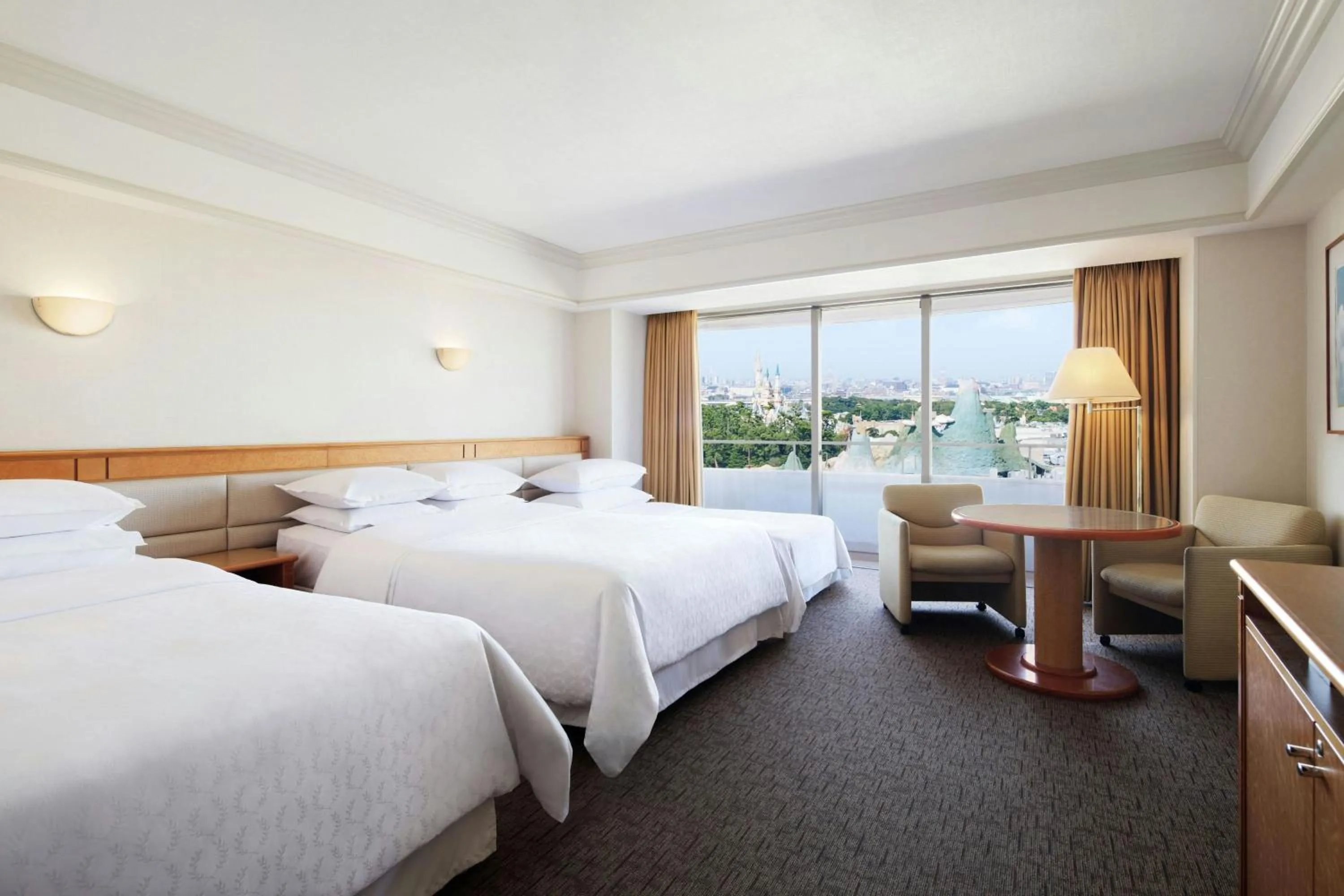Photo of the whole room, Bed in Sheraton Grande Tokyo Bay Hotel