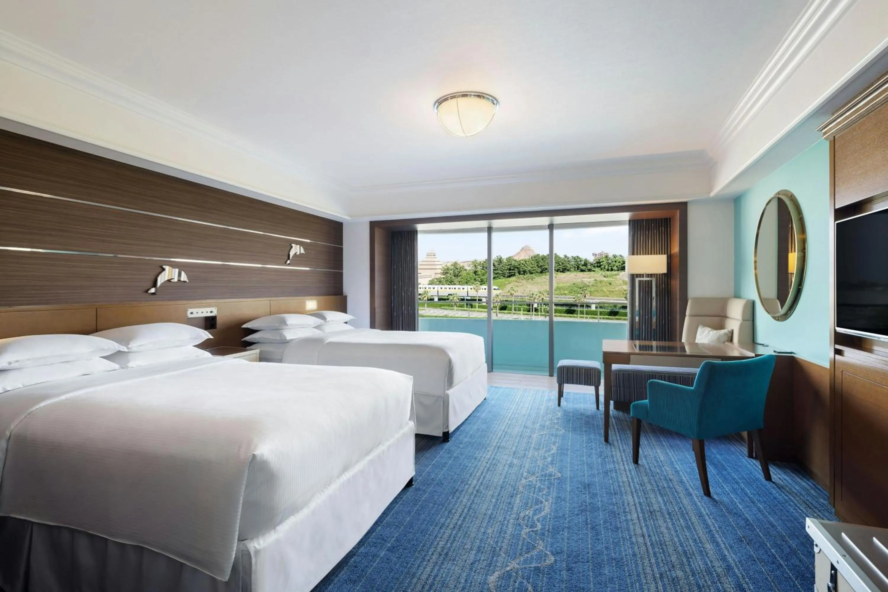 Photo of the whole room, Bed in Sheraton Grande Tokyo Bay Hotel