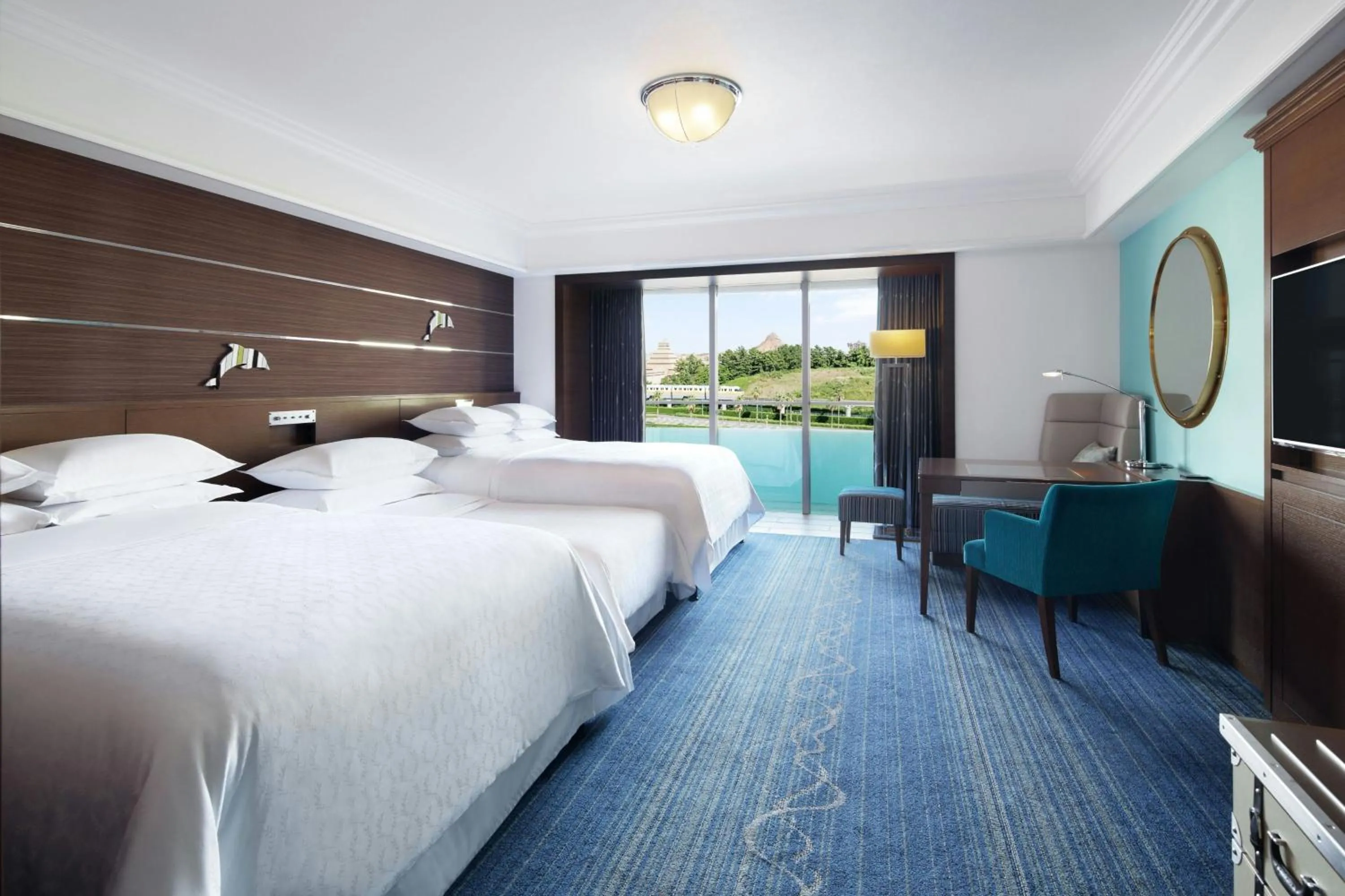 Photo of the whole room, Bed in Sheraton Grande Tokyo Bay Hotel