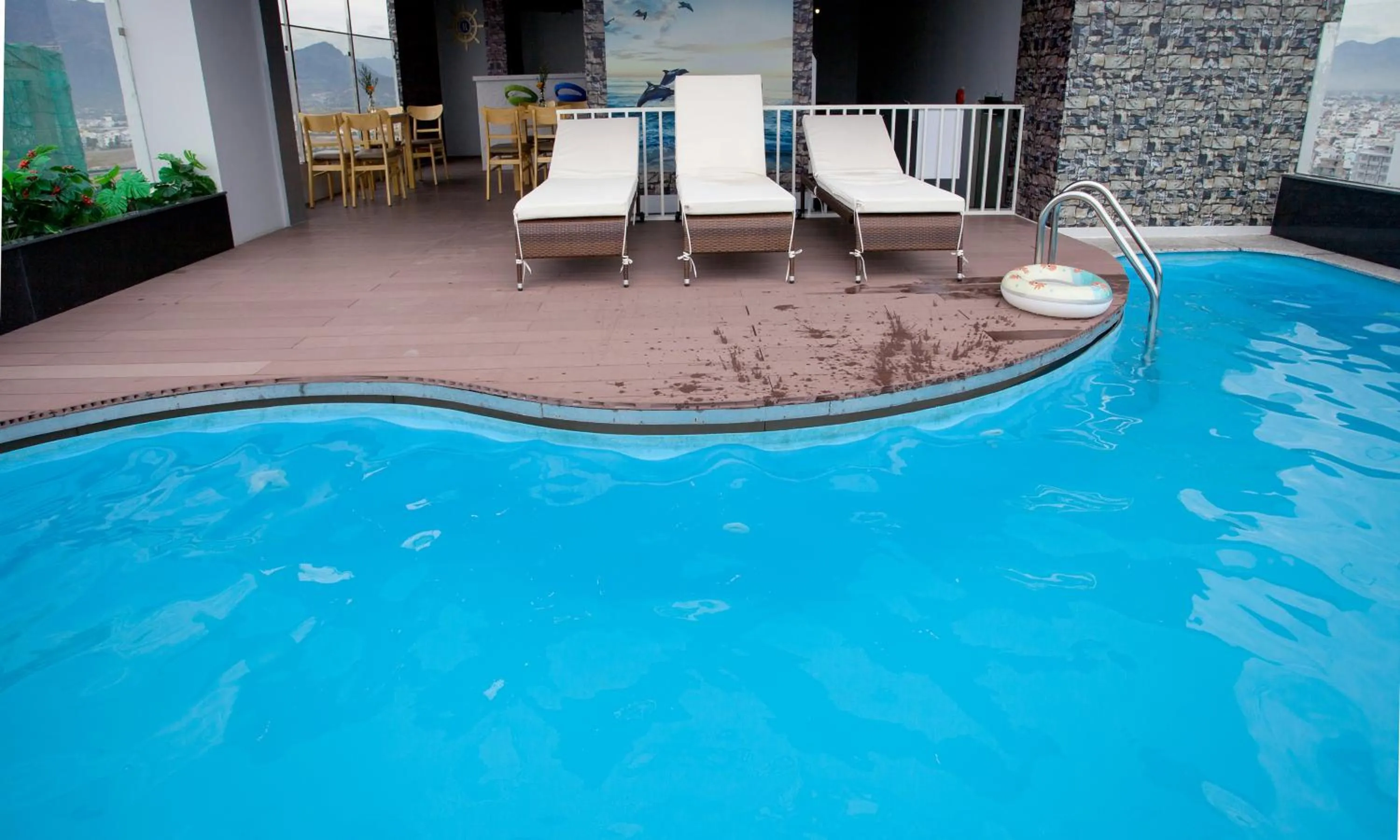 Swimming pool in Royal HPM Hotel