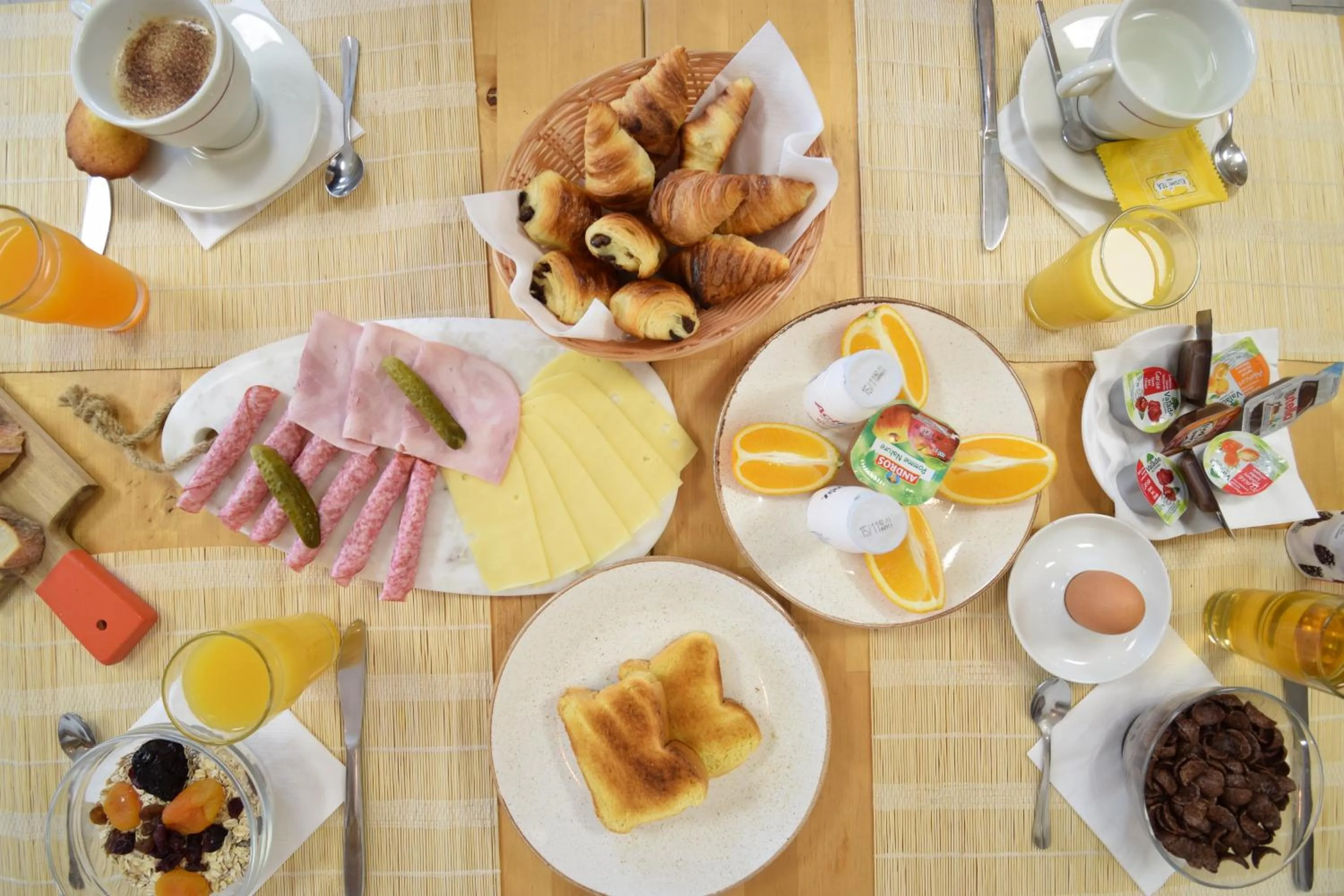 Buffet breakfast in Le Champ d'Eysson Aparthotel