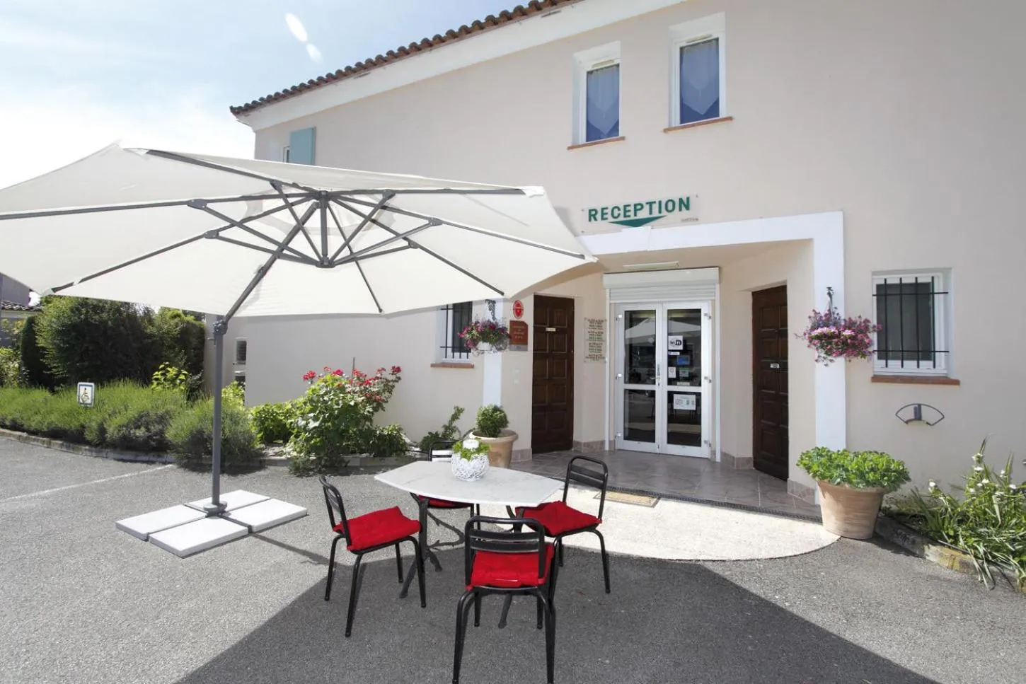 Facade/entrance in Le Champ d'Eysson Aparthotel