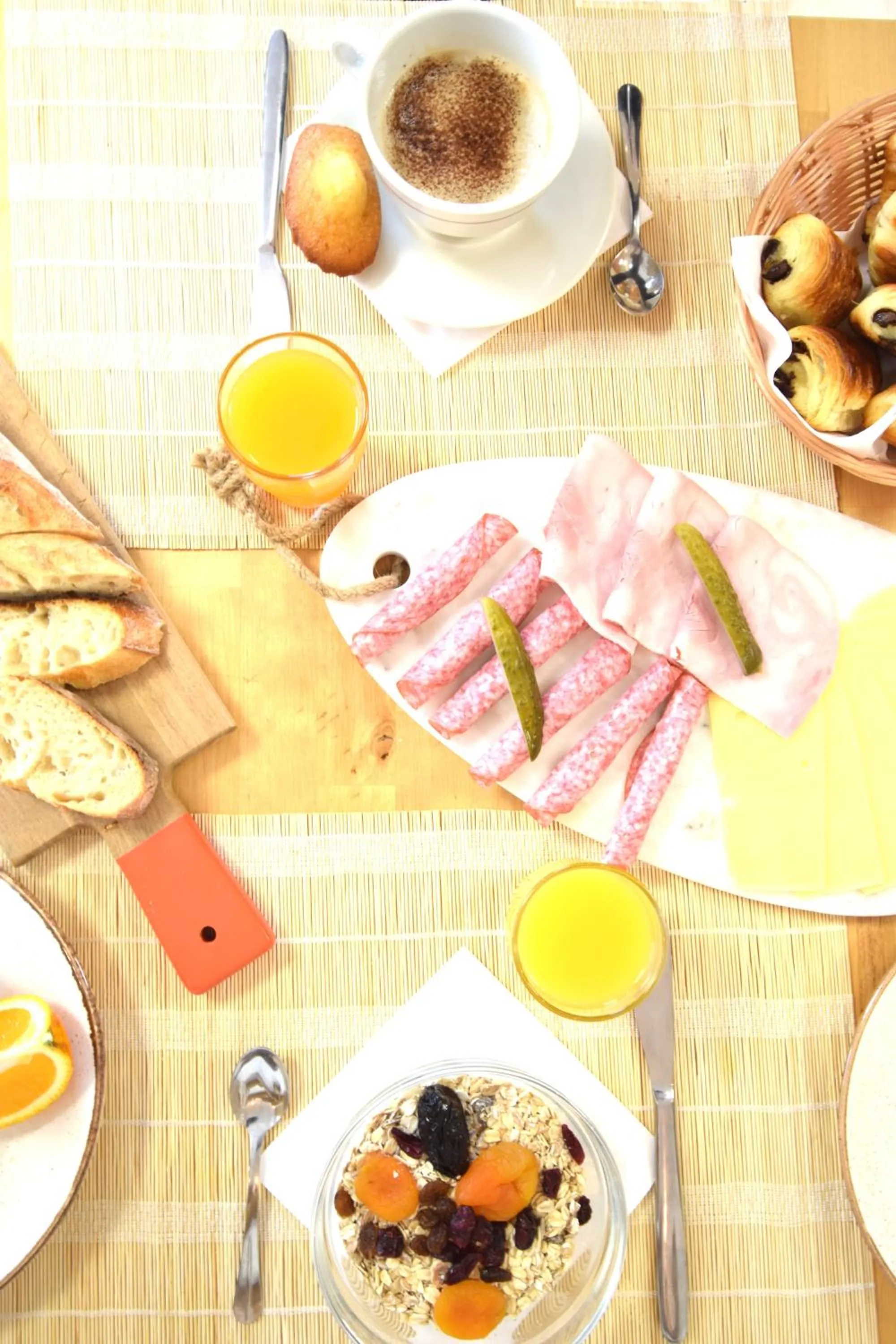 Buffet breakfast in Le Champ d'Eysson Aparthotel