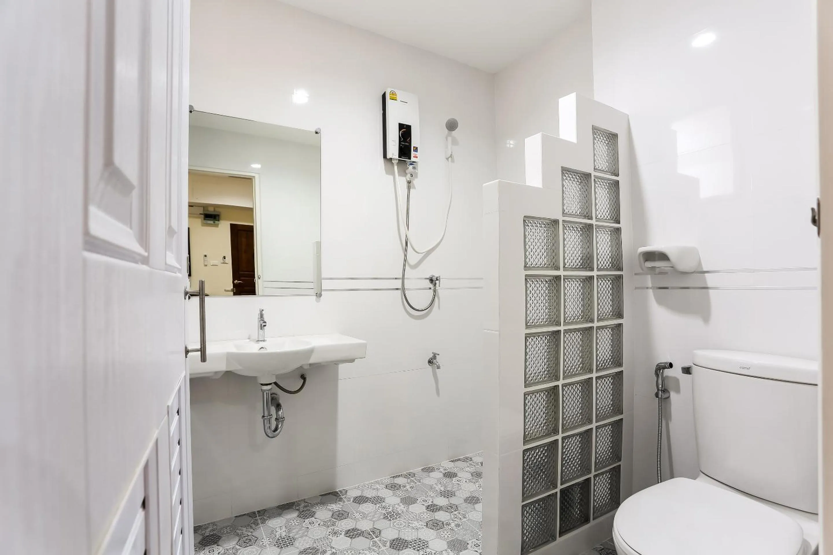 Bathroom in Canary House Rachawong คานารี่ เฮ้าส์ ราชวงศ์