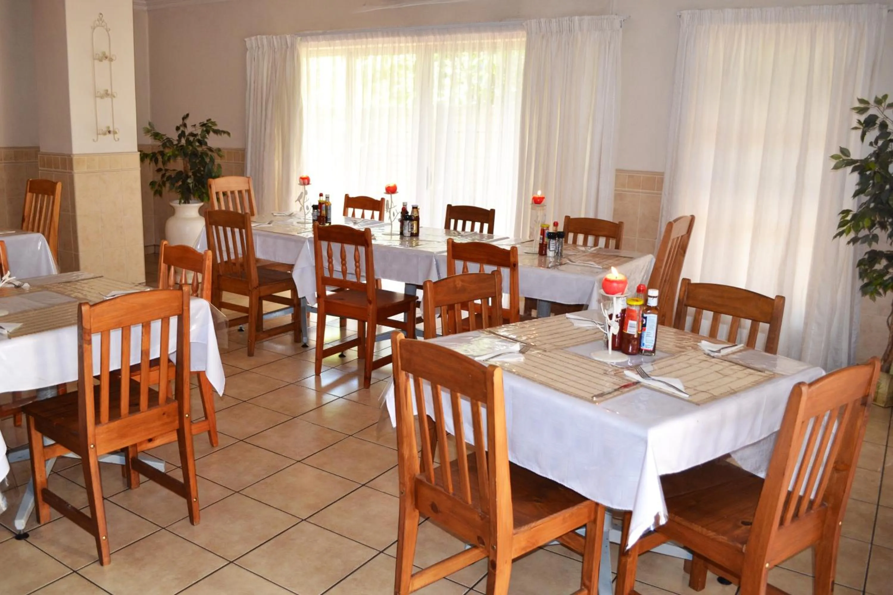 Restaurant/places to eat in Dove's Nest Guest House