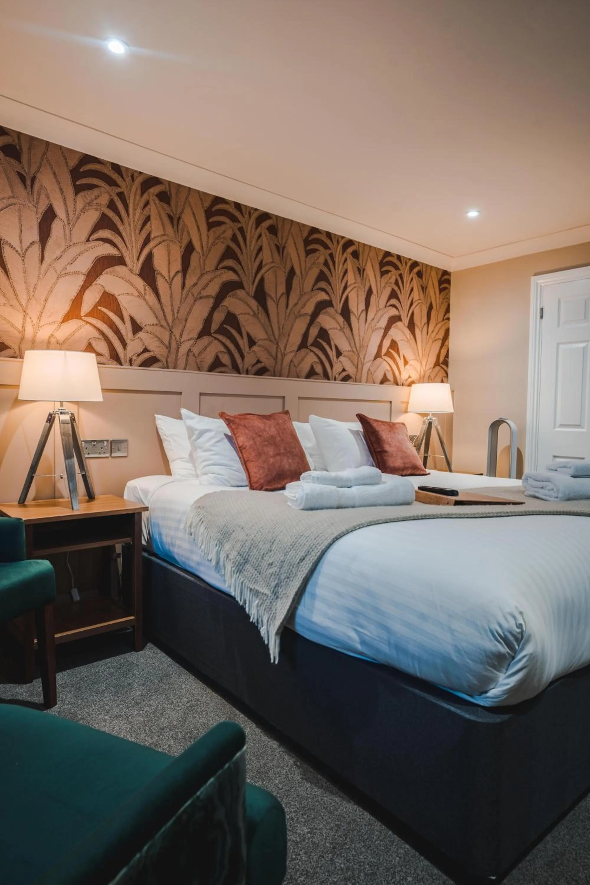 Bedroom, Bed in Harper's Steakhouse with Rooms, Southampton Swanwick Marina