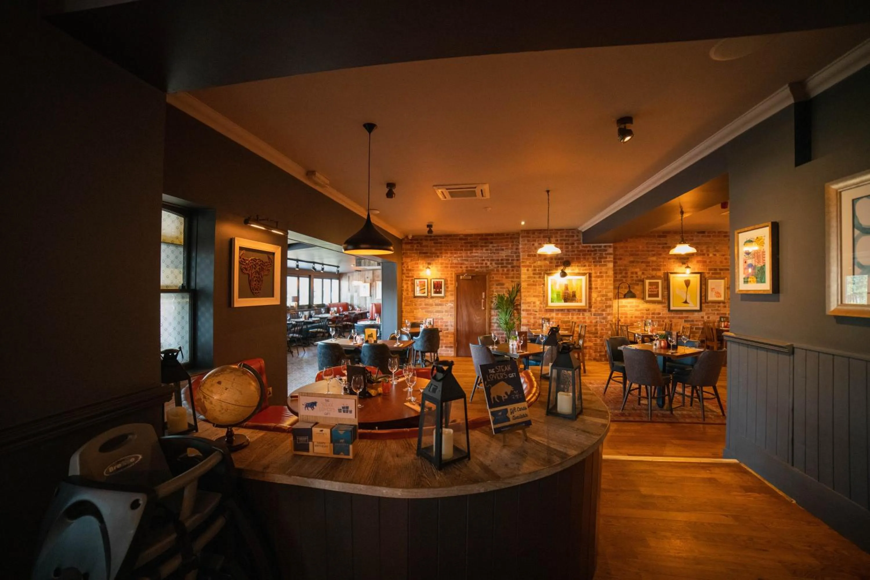 Restaurant/places to eat in Harper's Steakhouse with Rooms, Southampton Swanwick Marina