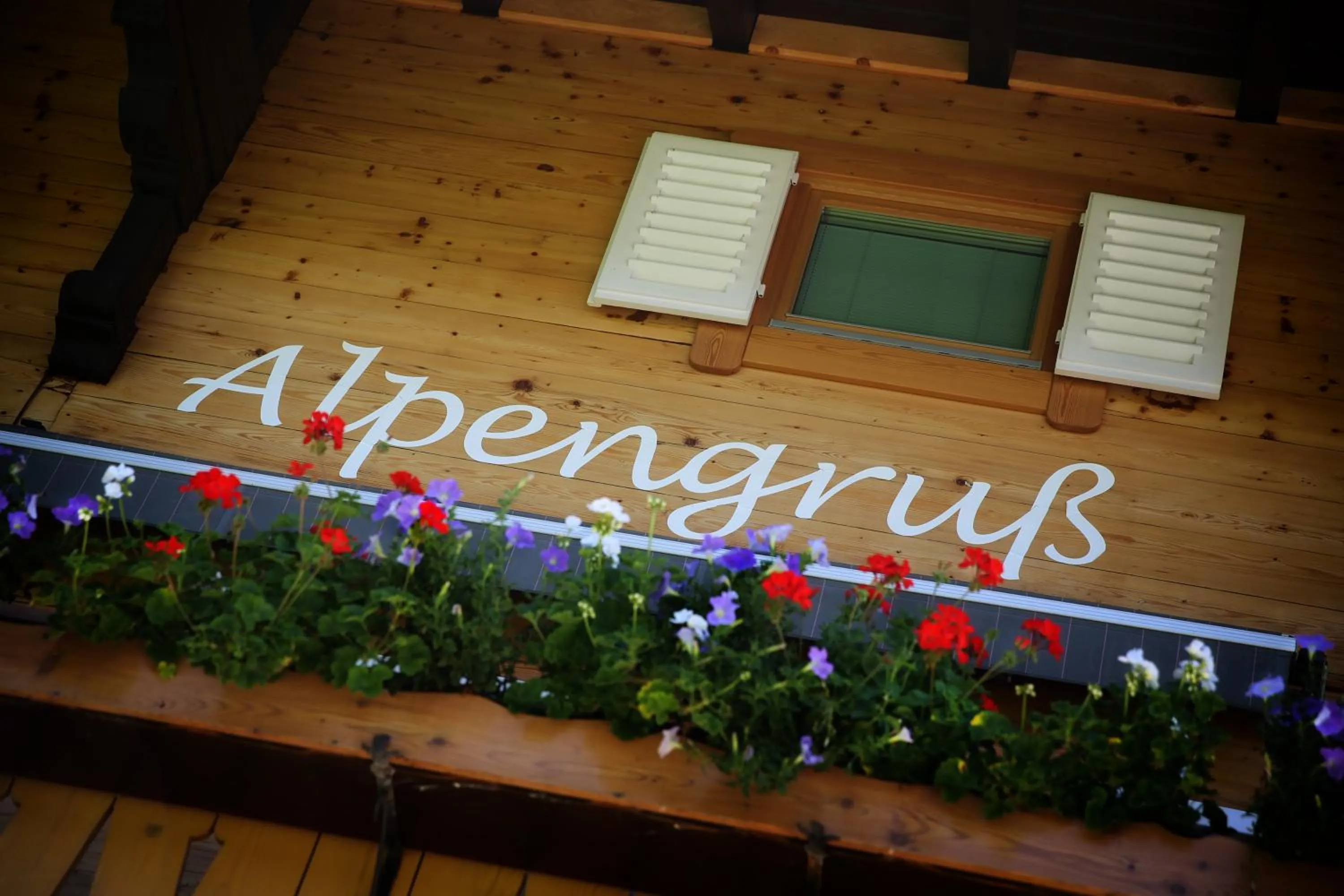 Property logo or sign in Landhaus Alpengruss