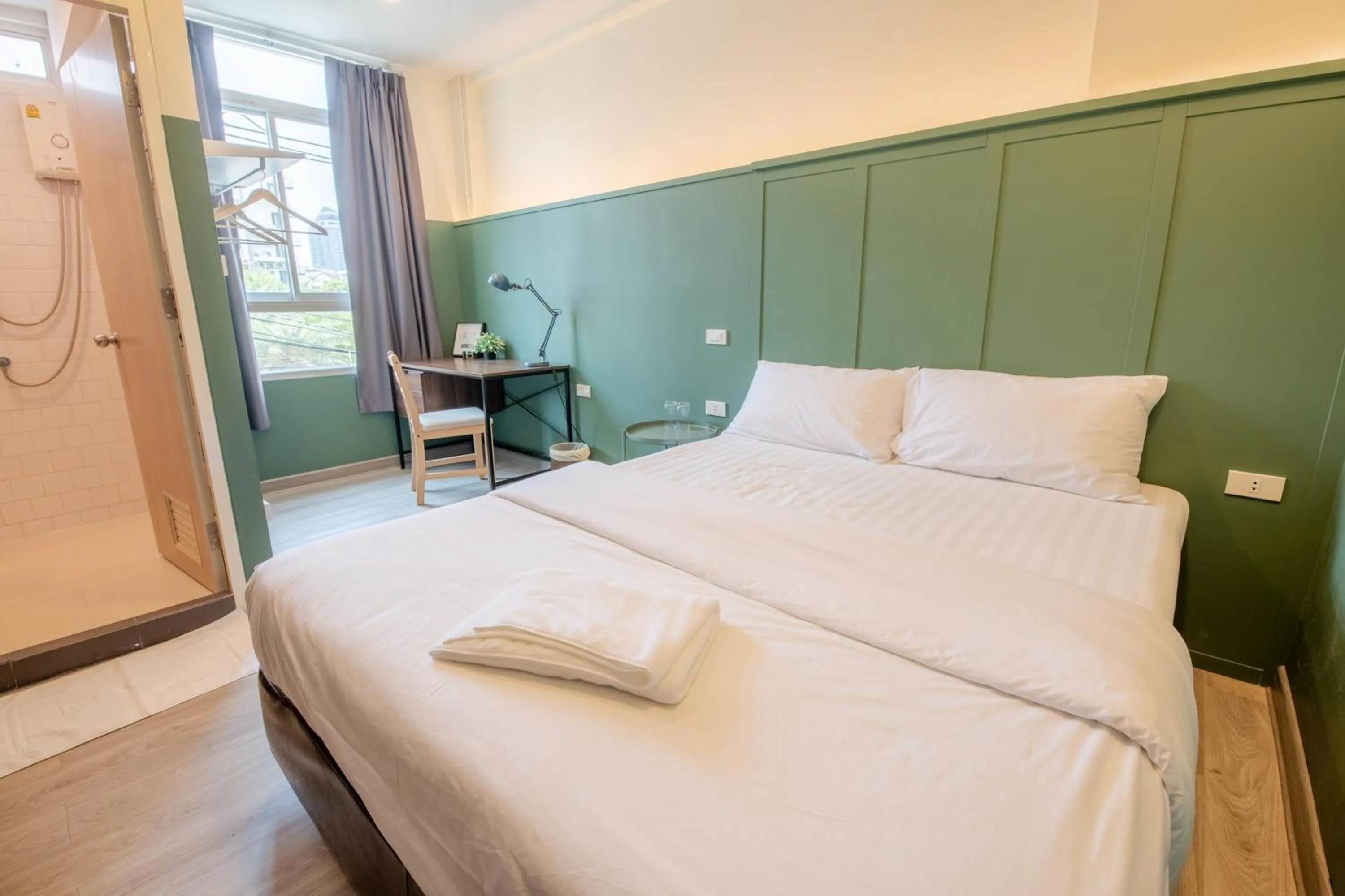 Shower, Bed in Spacy BKK