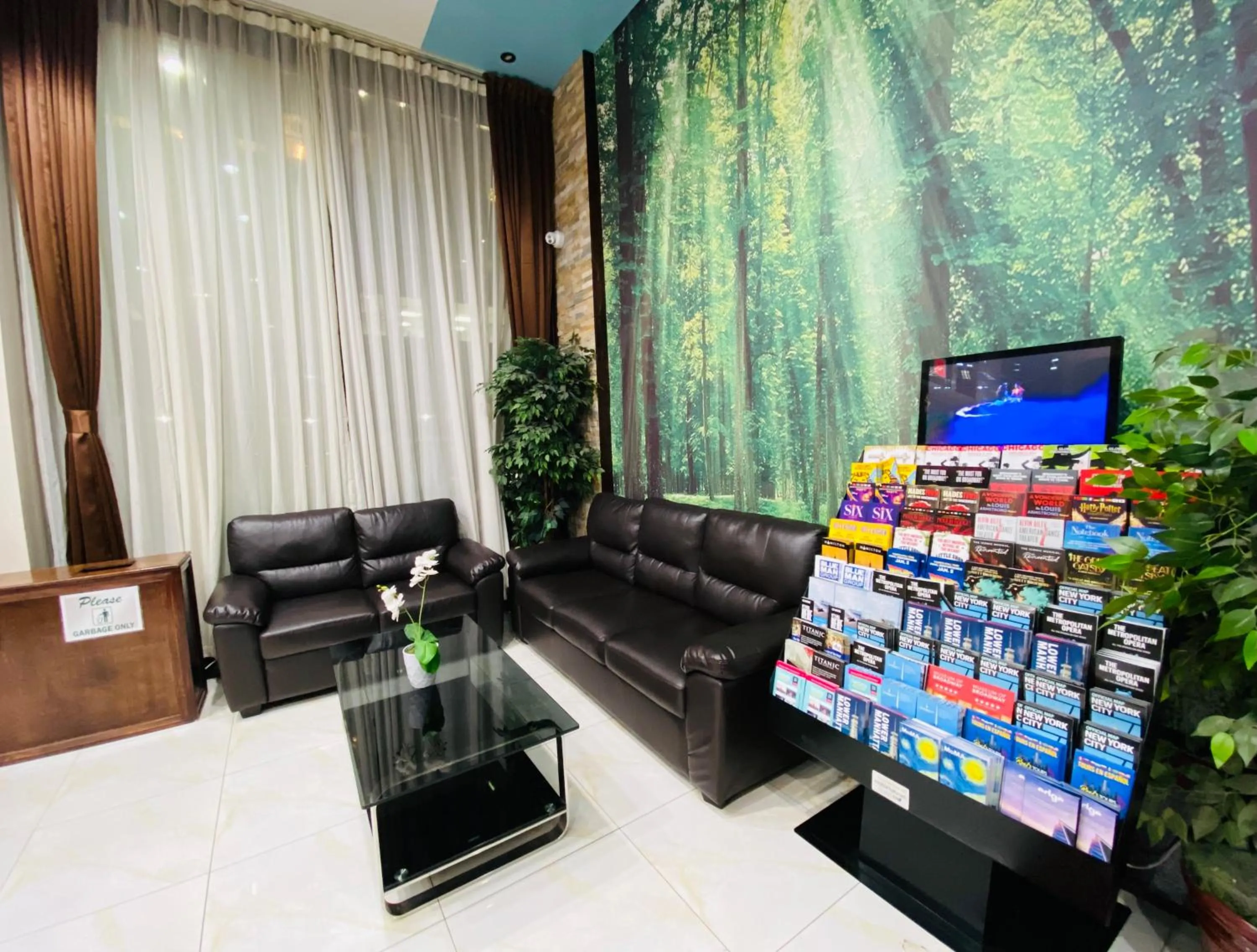 Lounge or bar in The L Hotel