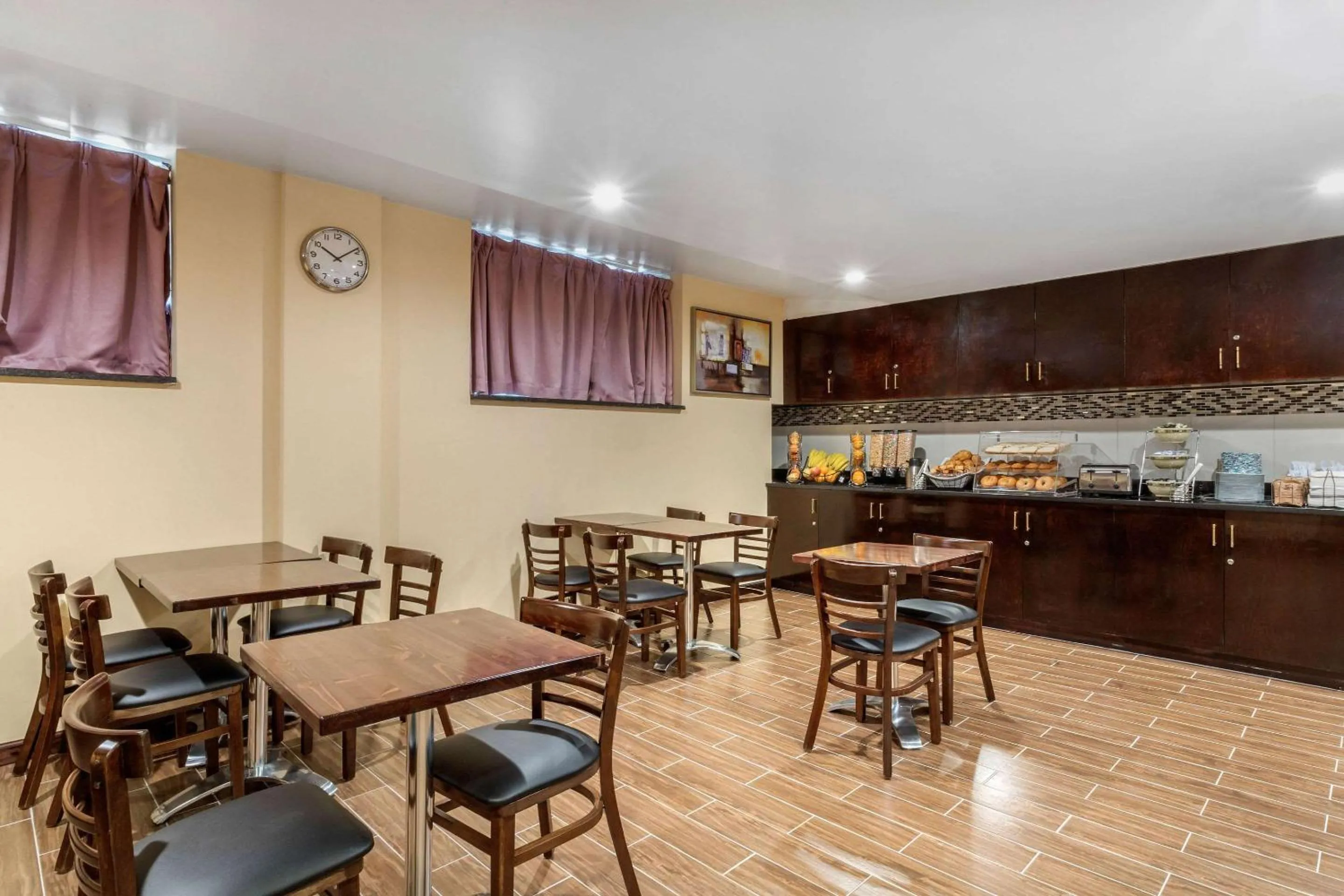 Restaurant/places to eat in The L Hotel