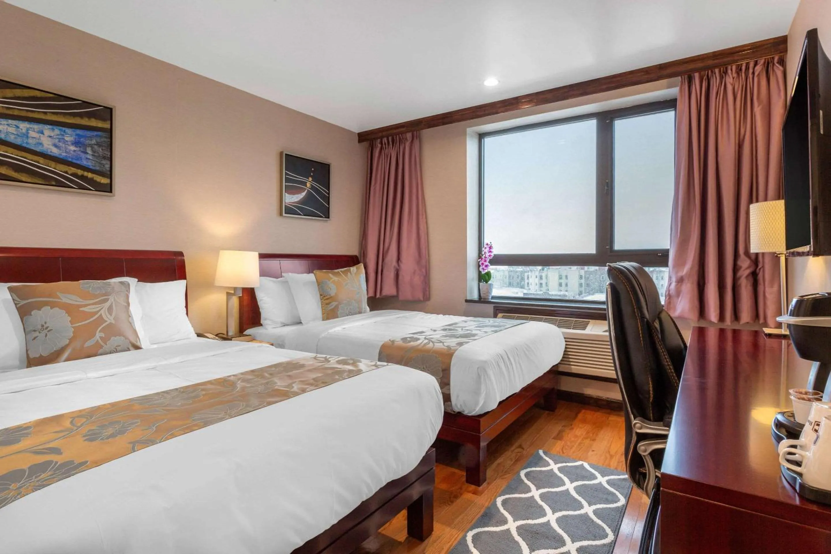 Photo of the whole room, Bed in The L Hotel