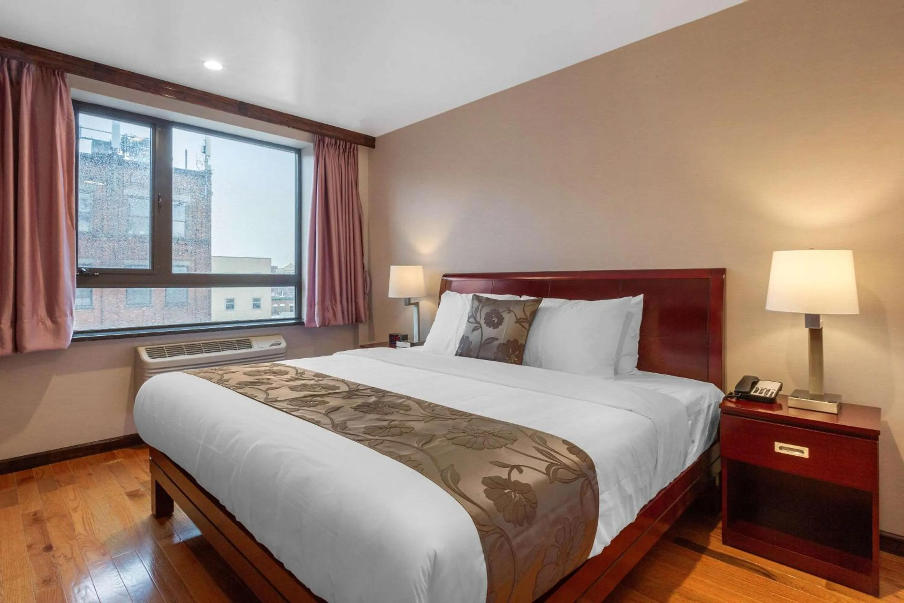 Photo of the whole room, Bed in The L Hotel