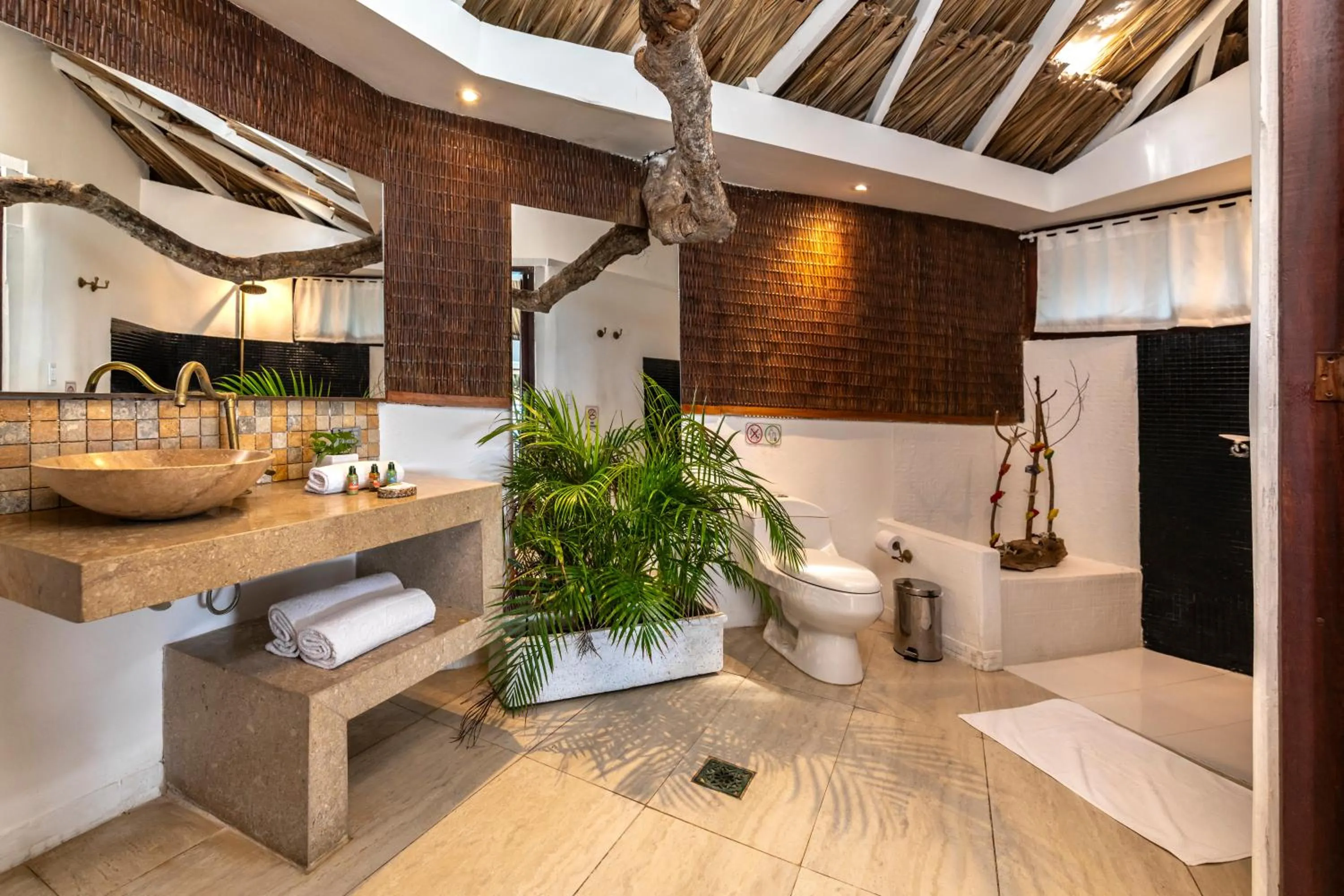 Bathroom in Hotel Coralina Island