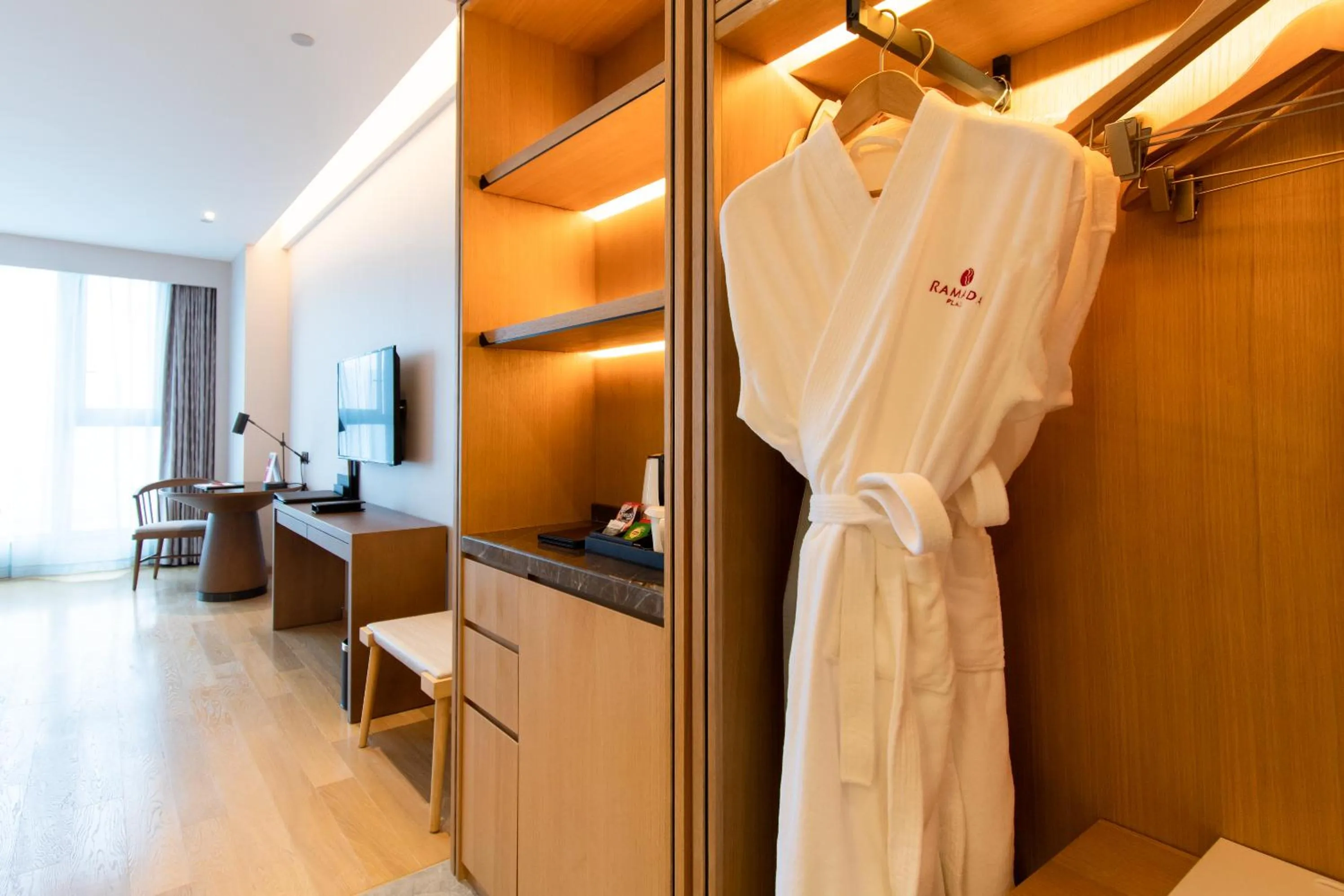 TV and multimedia in Ramada Plaza Wyndham Wenzhou Cangnan