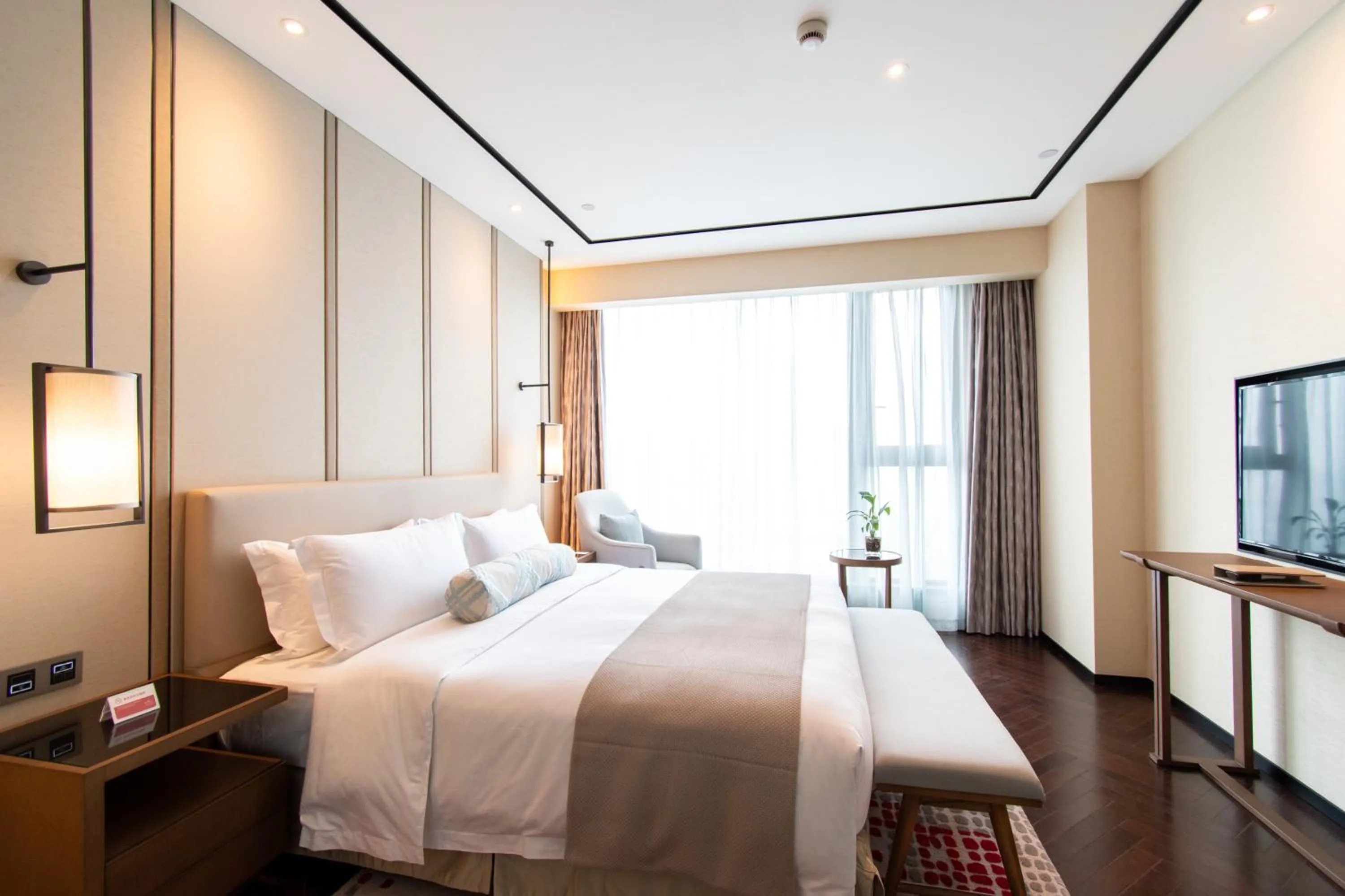 Bedroom in Ramada Plaza Wyndham Wenzhou Cangnan