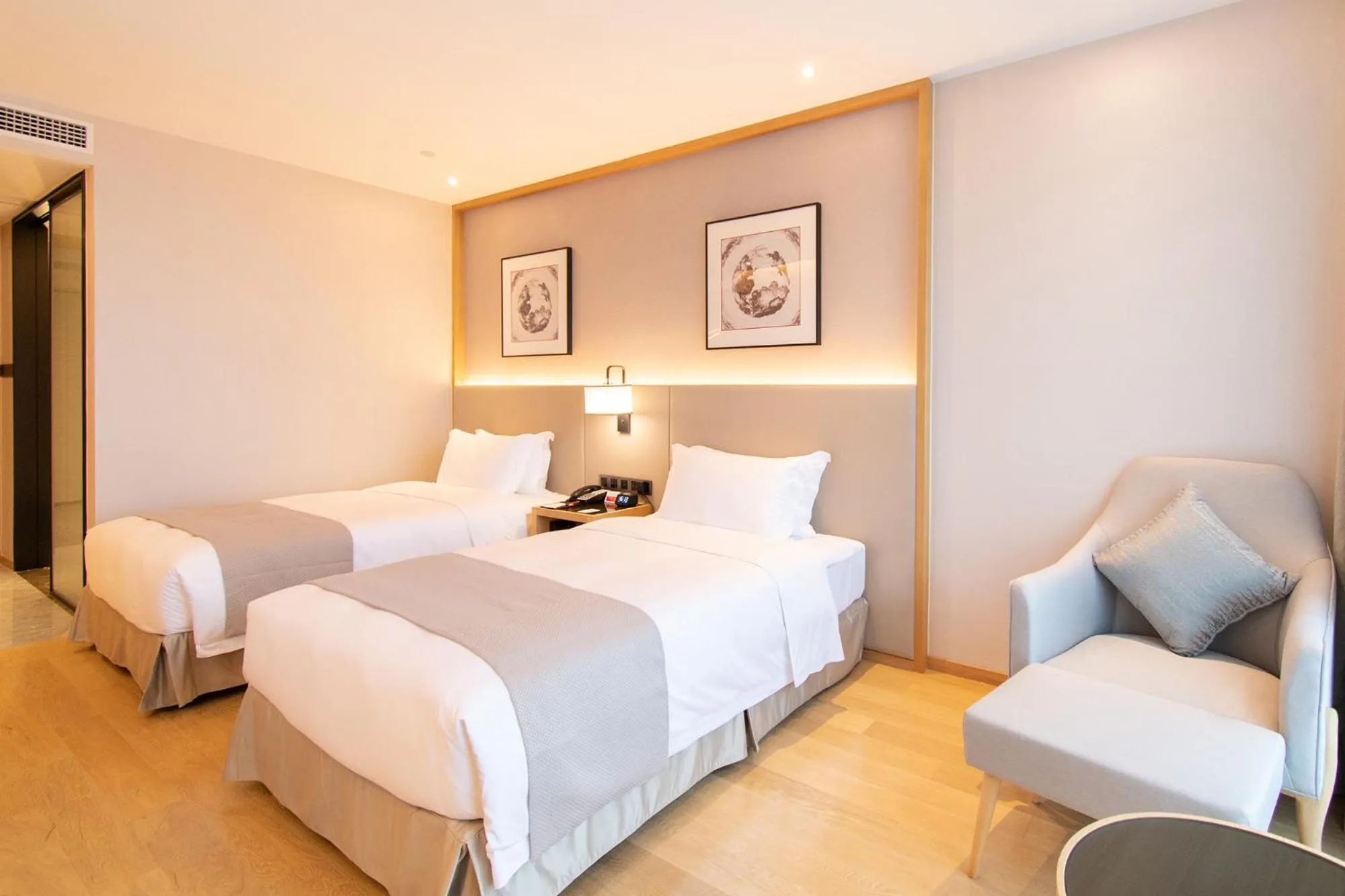 Photo of the whole room in Ramada Plaza Wyndham Wenzhou Cangnan