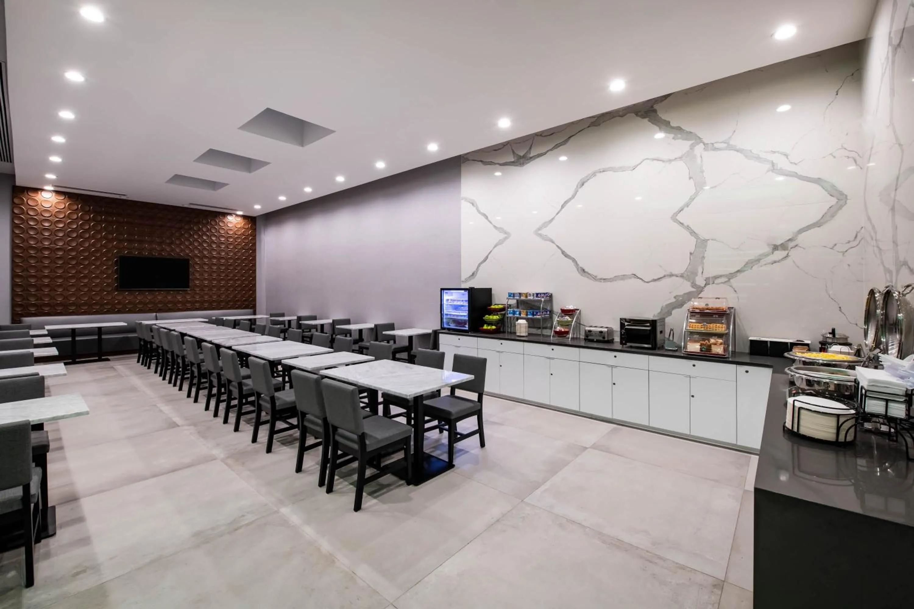 Buffet breakfast in Wingate by Wyndham Long Island City