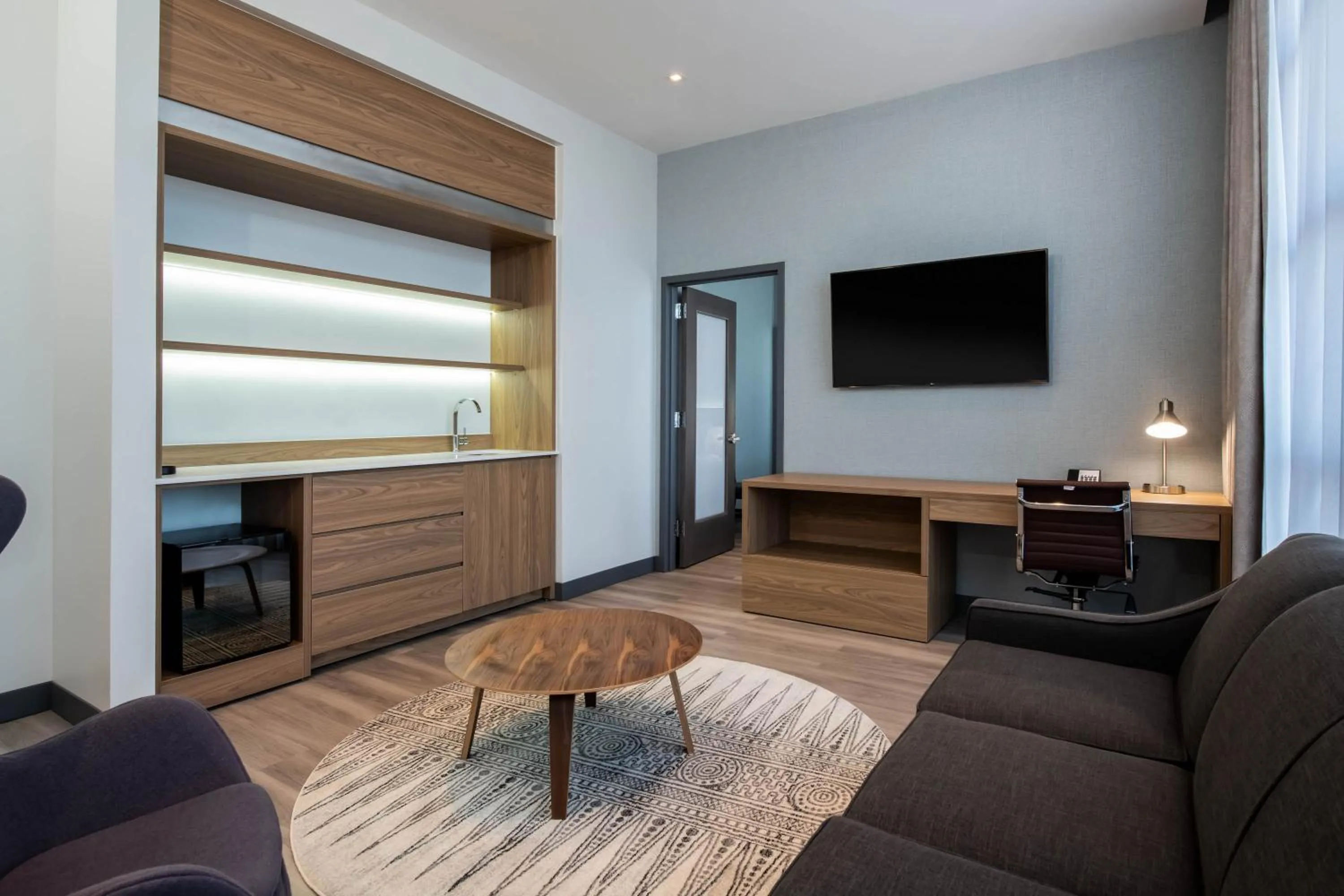 Living room in Wingate by Wyndham Long Island City