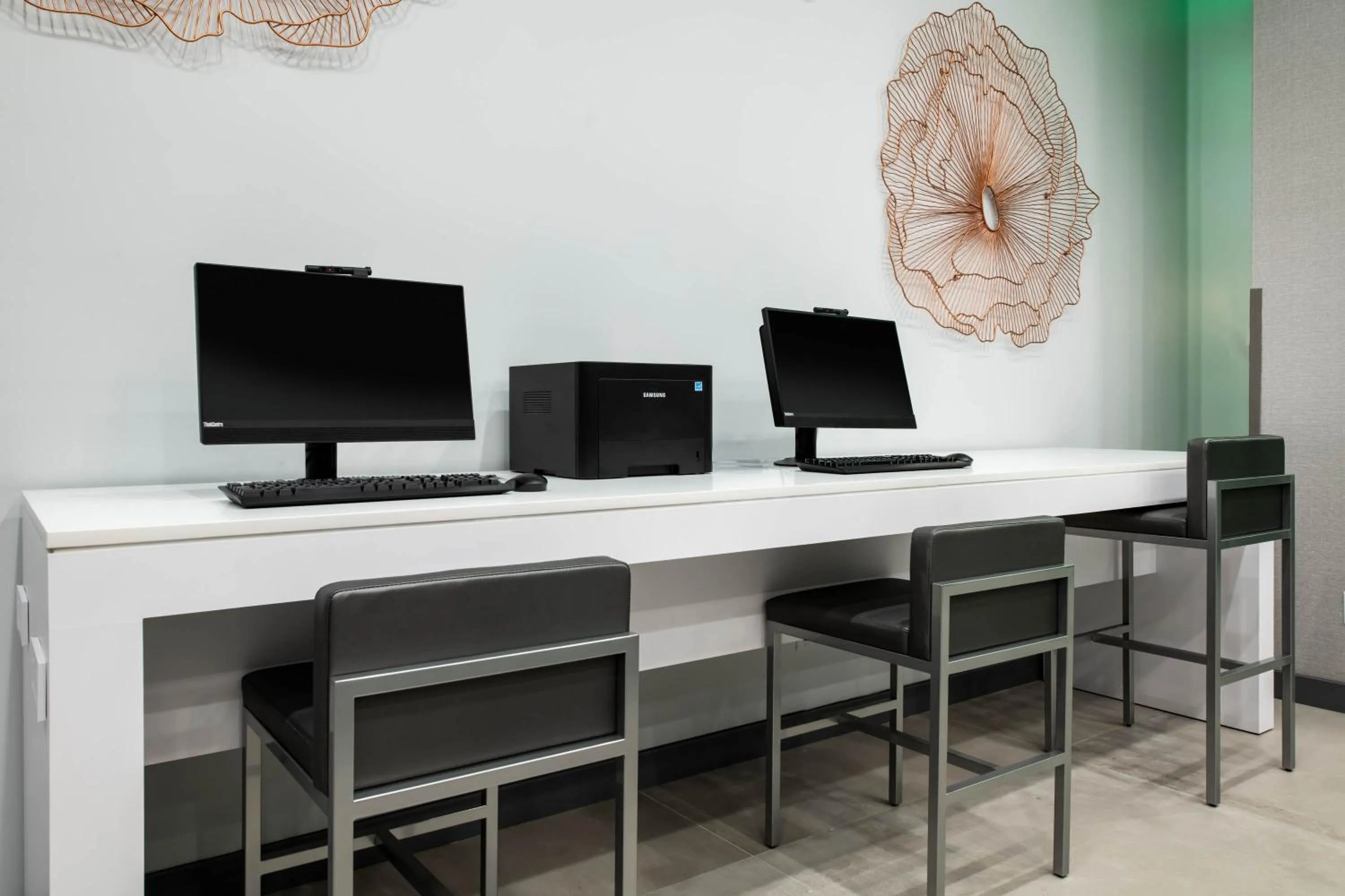 Communal lounge/ TV room in Wingate by Wyndham Long Island City