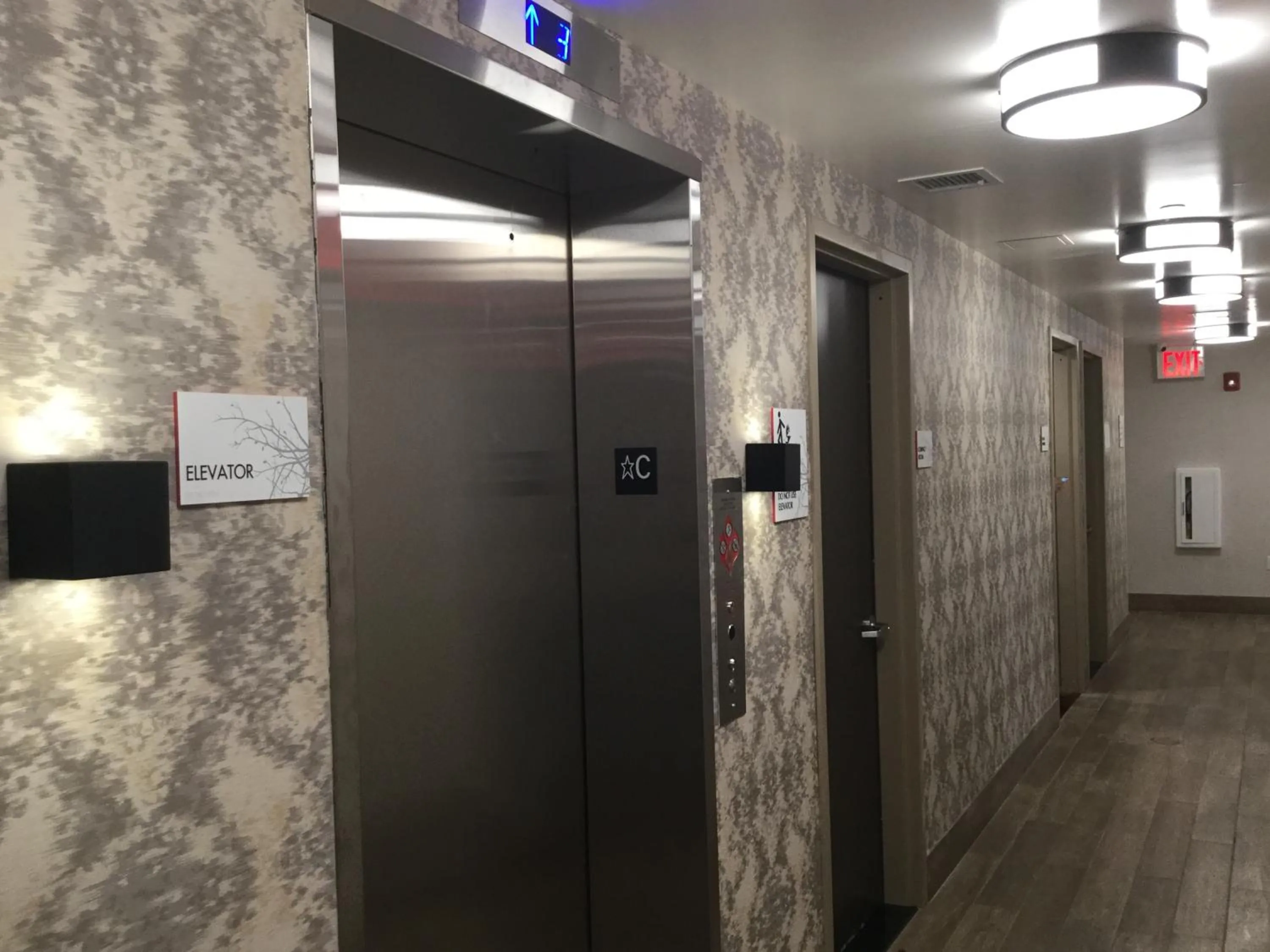 Area and facilities in Ramada by Wyndham Bronx Terminal