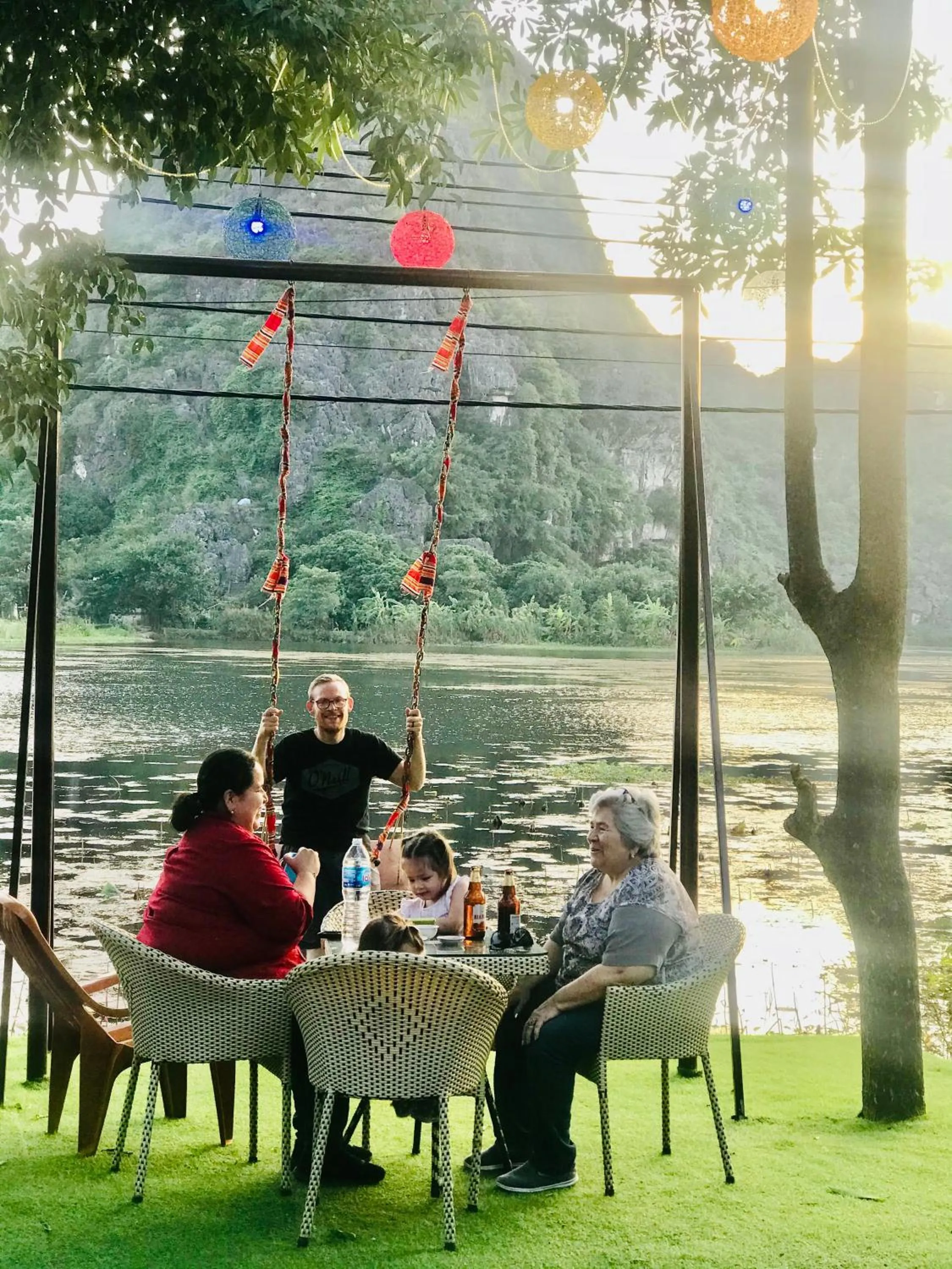 Restaurant/places to eat in Trang An Lotus Lake Homestay