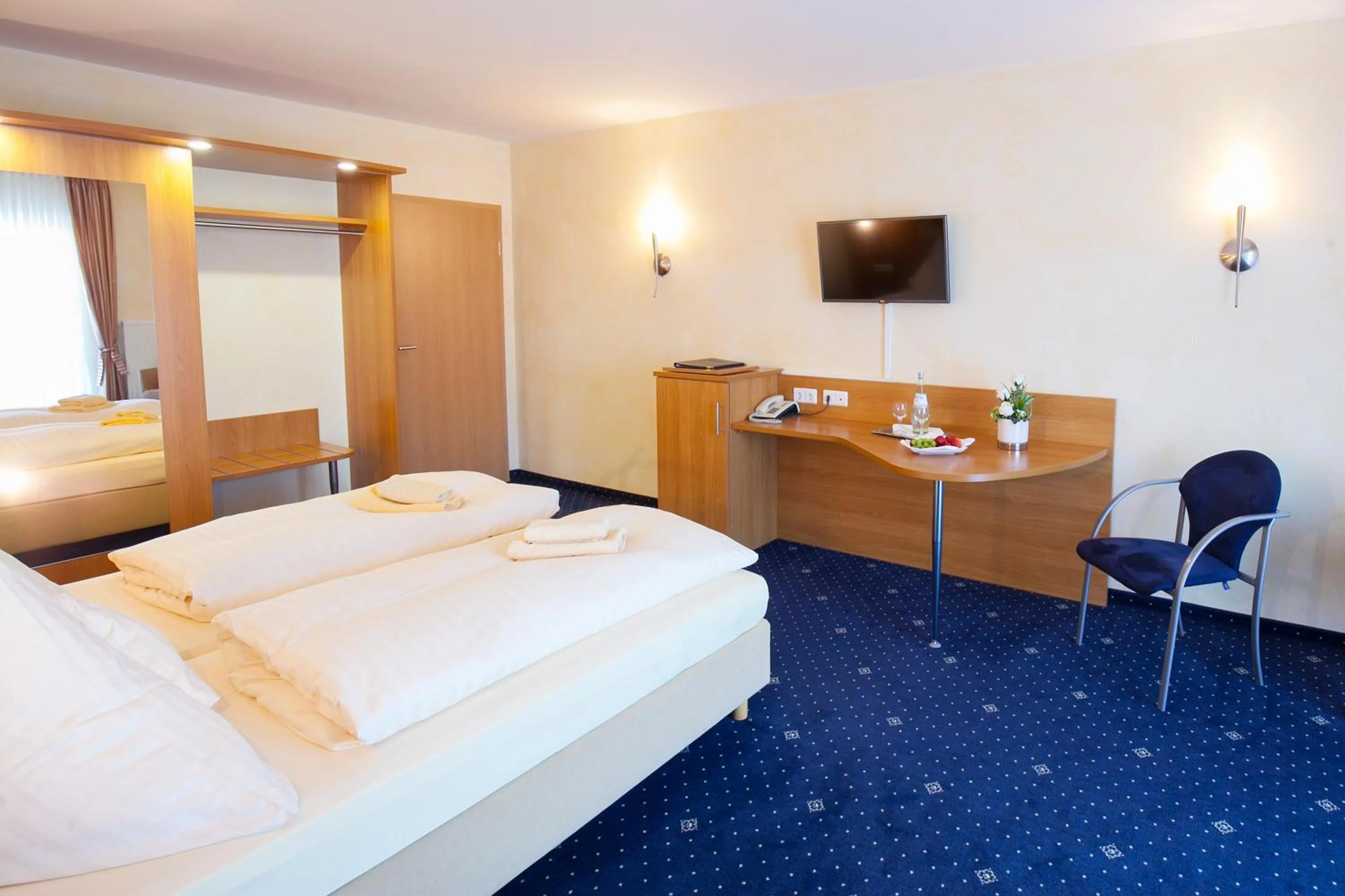 Photo of the whole room, Bed in Landgasthof-Hotel Zum Steverstrand