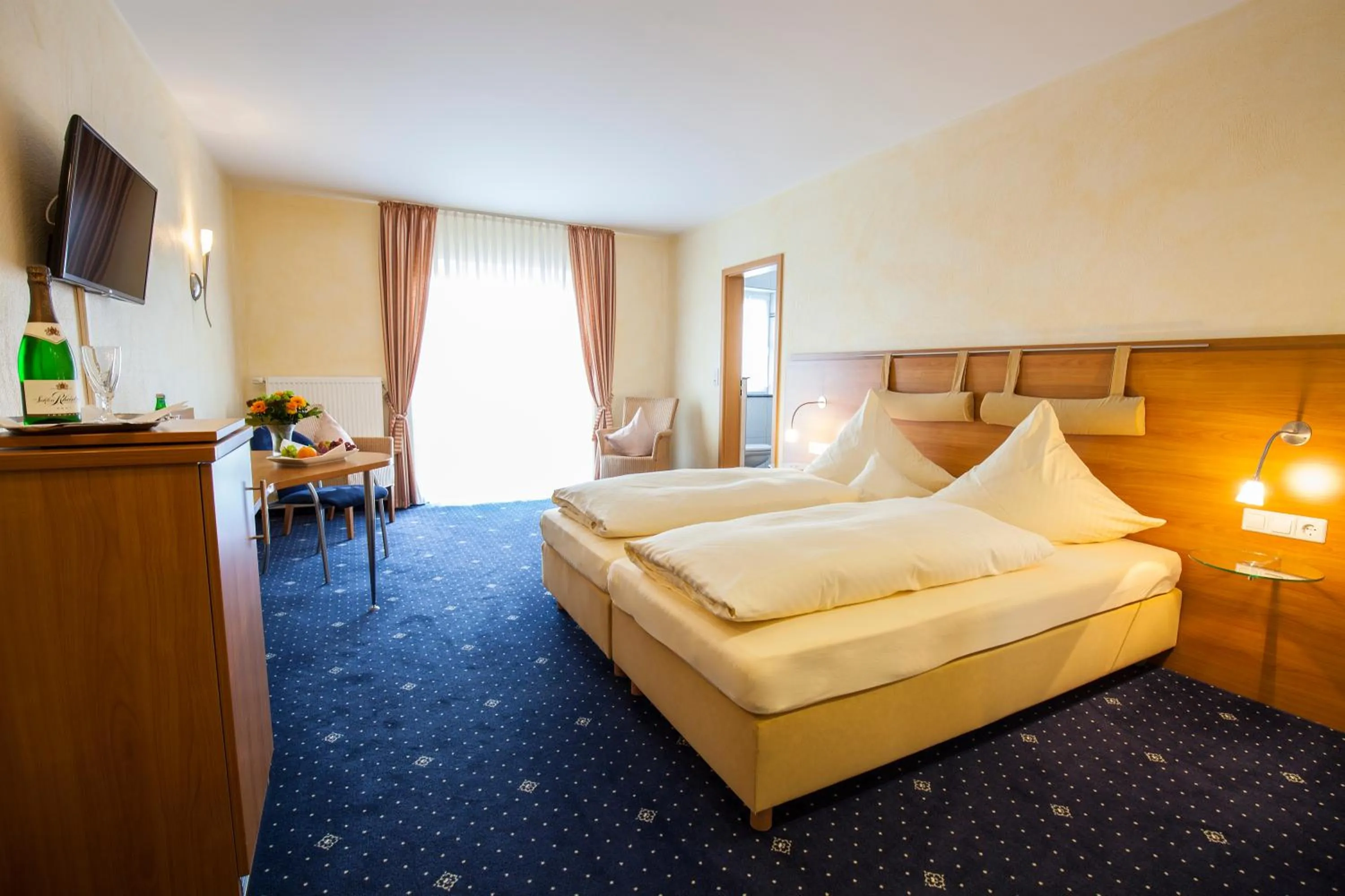 Photo of the whole room, Bed in Landgasthof-Hotel Zum Steverstrand