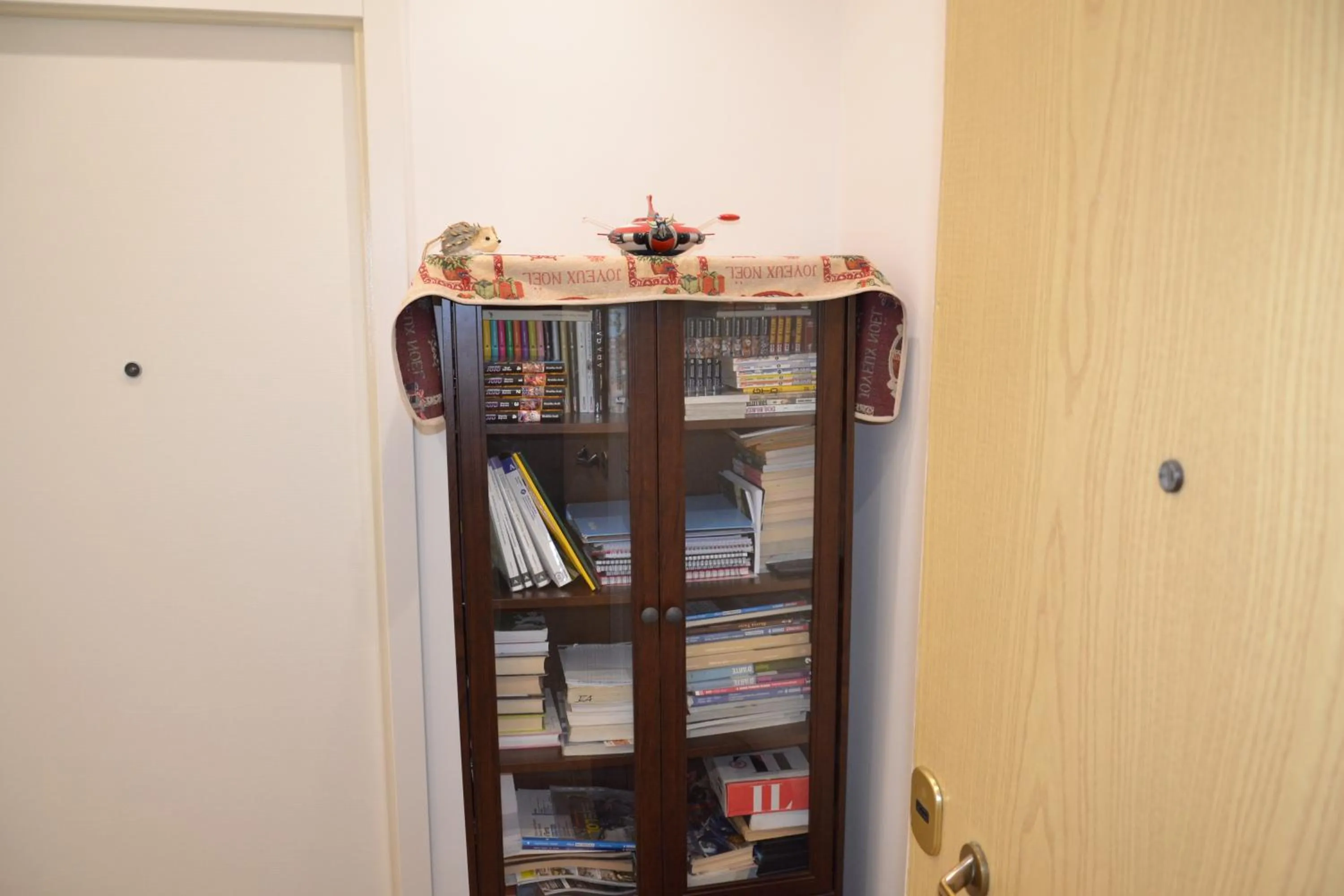 Library in B&B Coffee and City Pompei