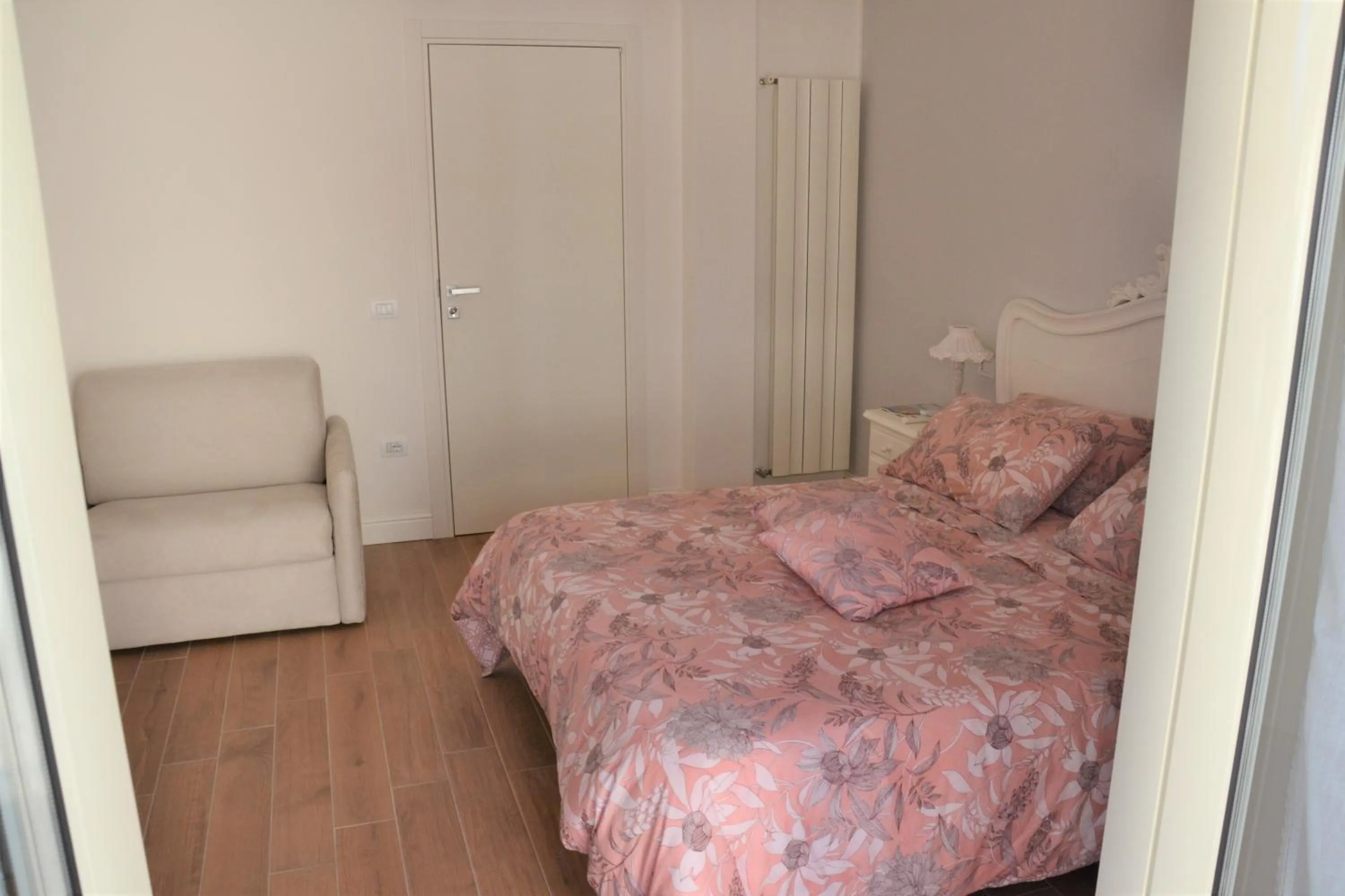 Photo of the whole room, Bed in B&B Coffee and City Pompei