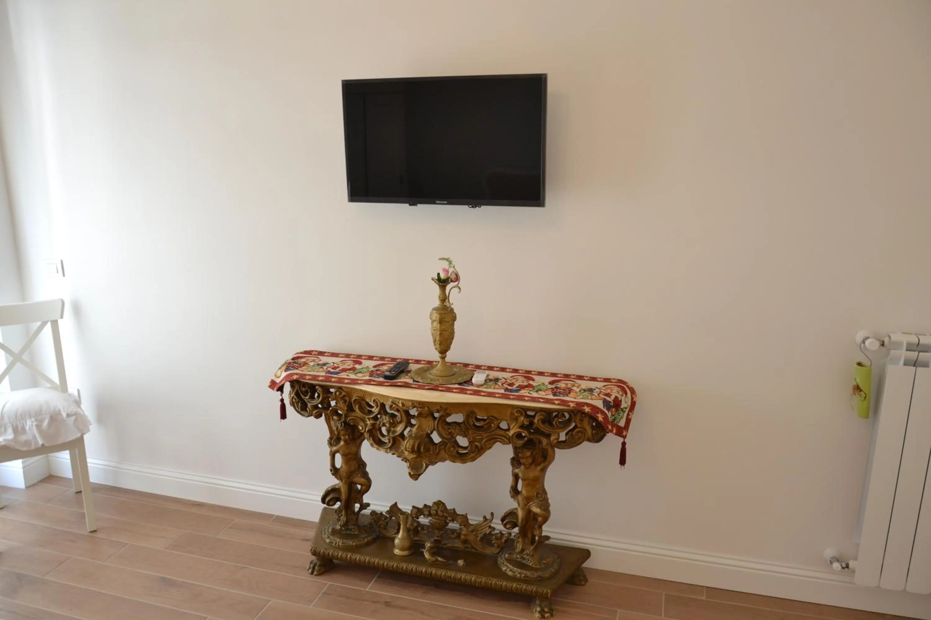 TV and multimedia in B&B Coffee and City Pompei