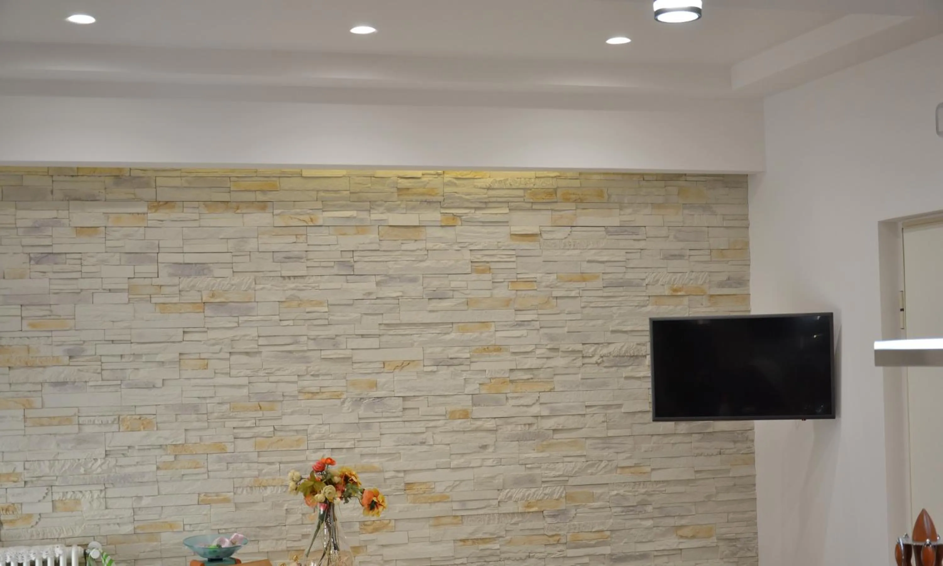 Communal lounge/ TV room in B&B Coffee and City Pompei