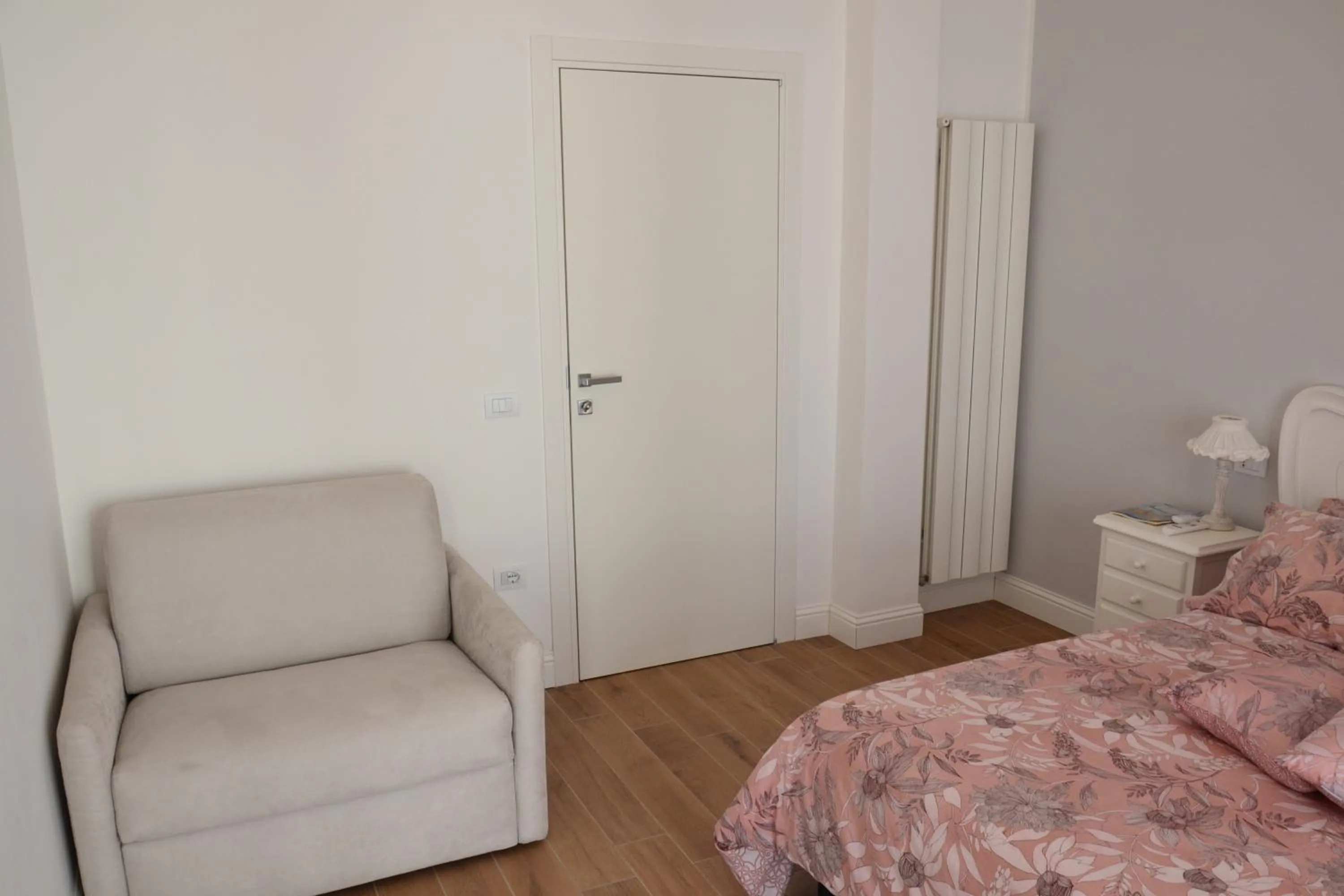 Photo of the whole room, Bed in B&B Coffee and City Pompei