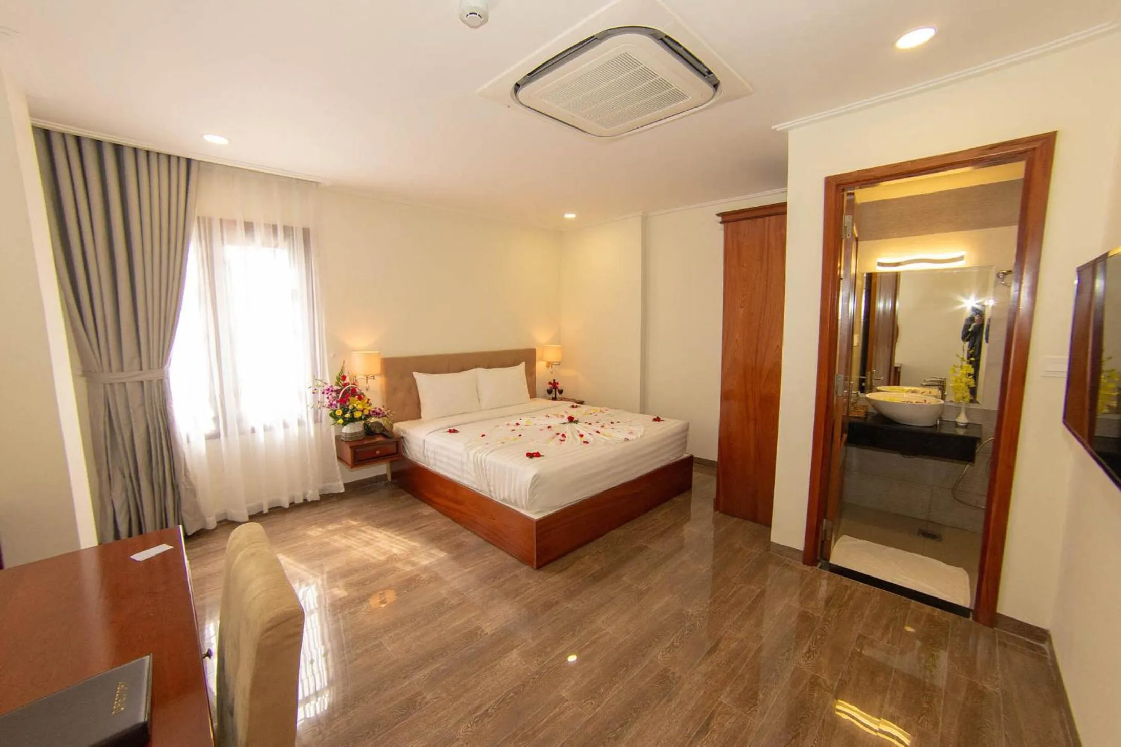 Bedroom, Bed in Trường Hải Hotel