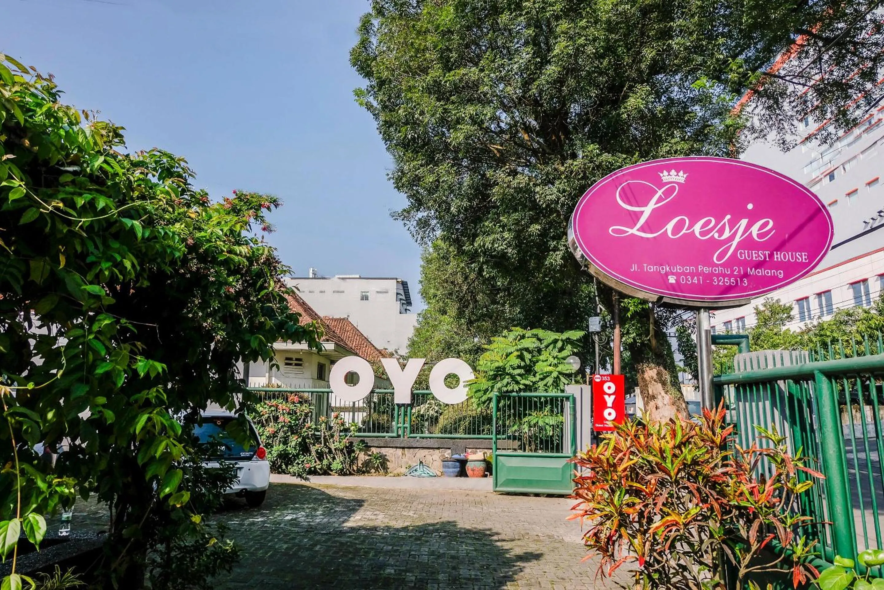 Facade/entrance in Hotel O Loesje Guest House Syariah