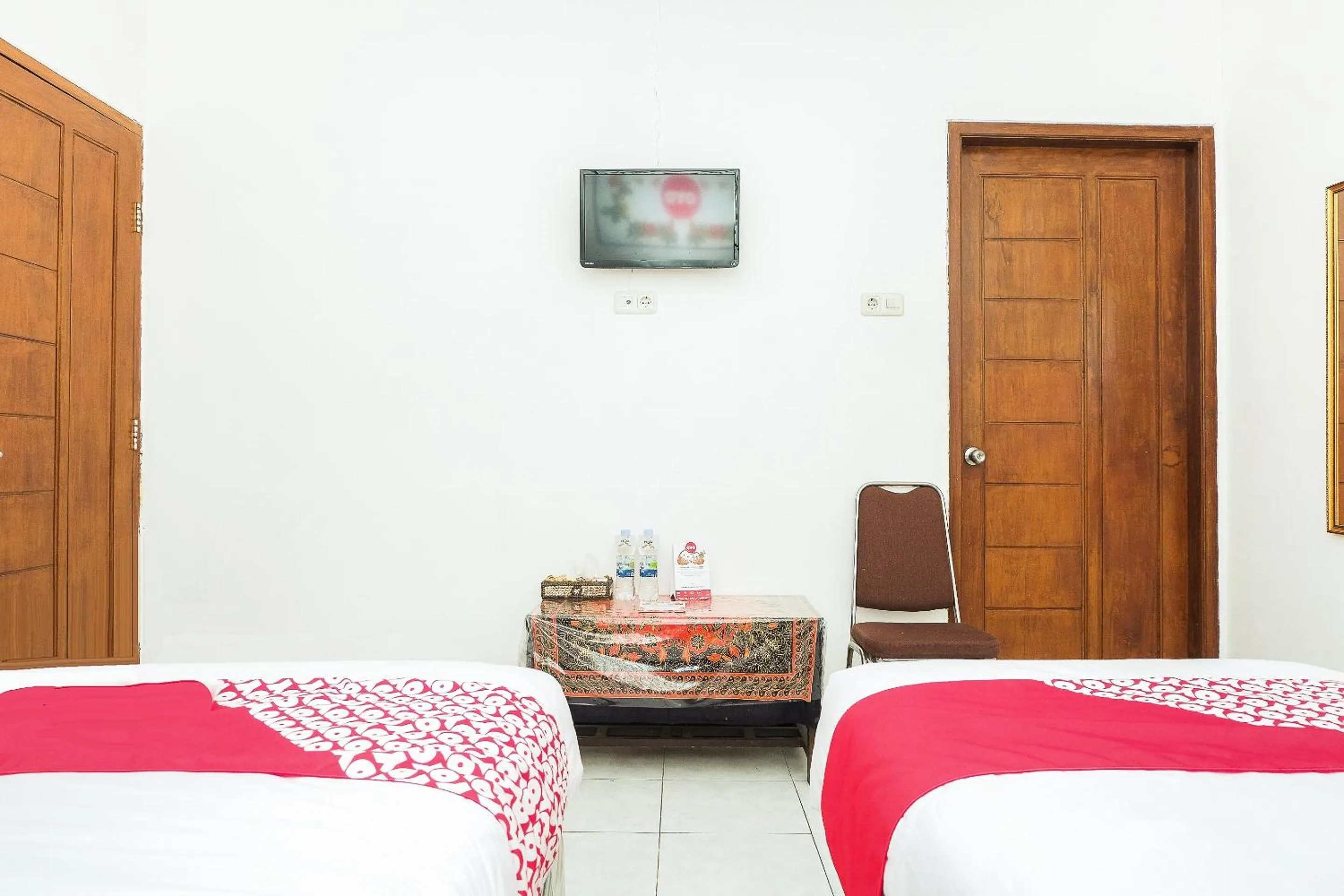 Bedroom in Hotel O Loesje Guest House Syariah