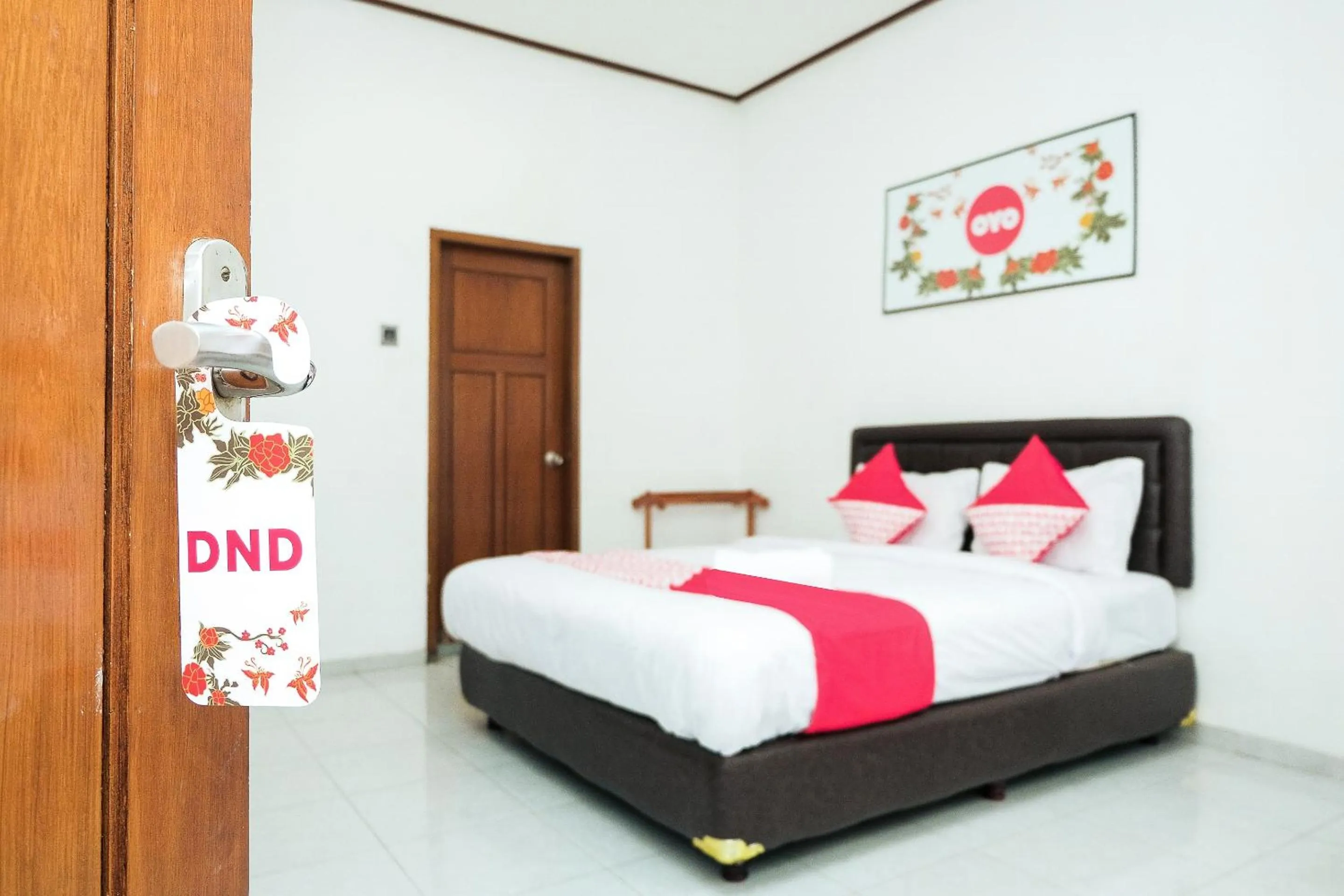 Bedroom in Hotel O Loesje Guest House Syariah