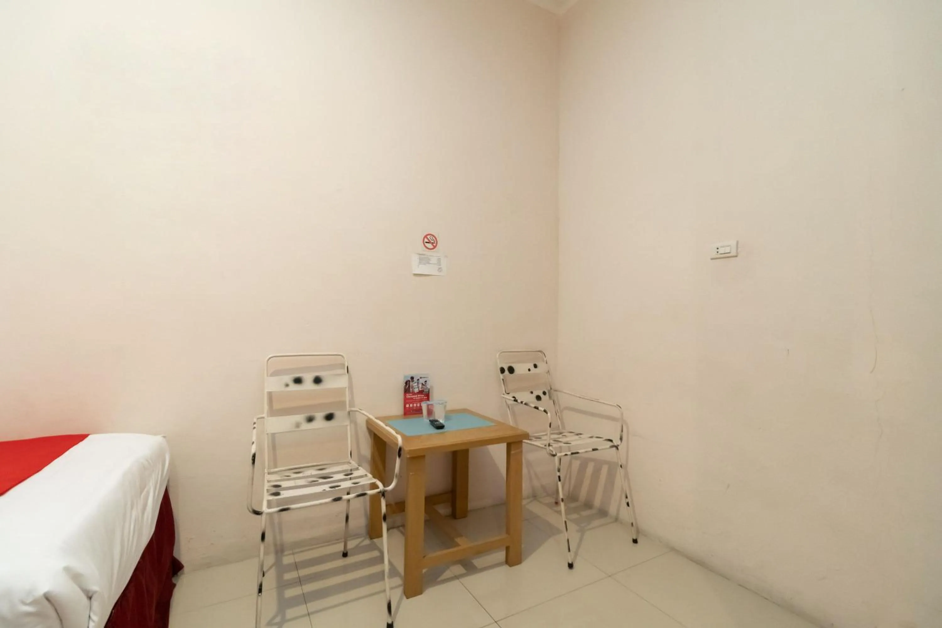 Bedroom in RedDoorz At Fella Homestay Medan