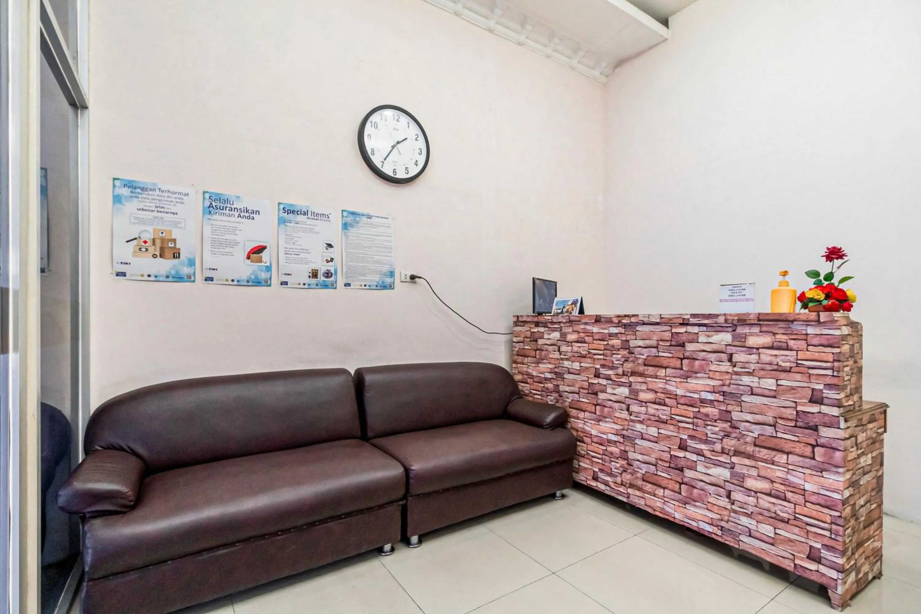 Lobby or reception in RedDoorz at Fella Homestay Glugur Medan