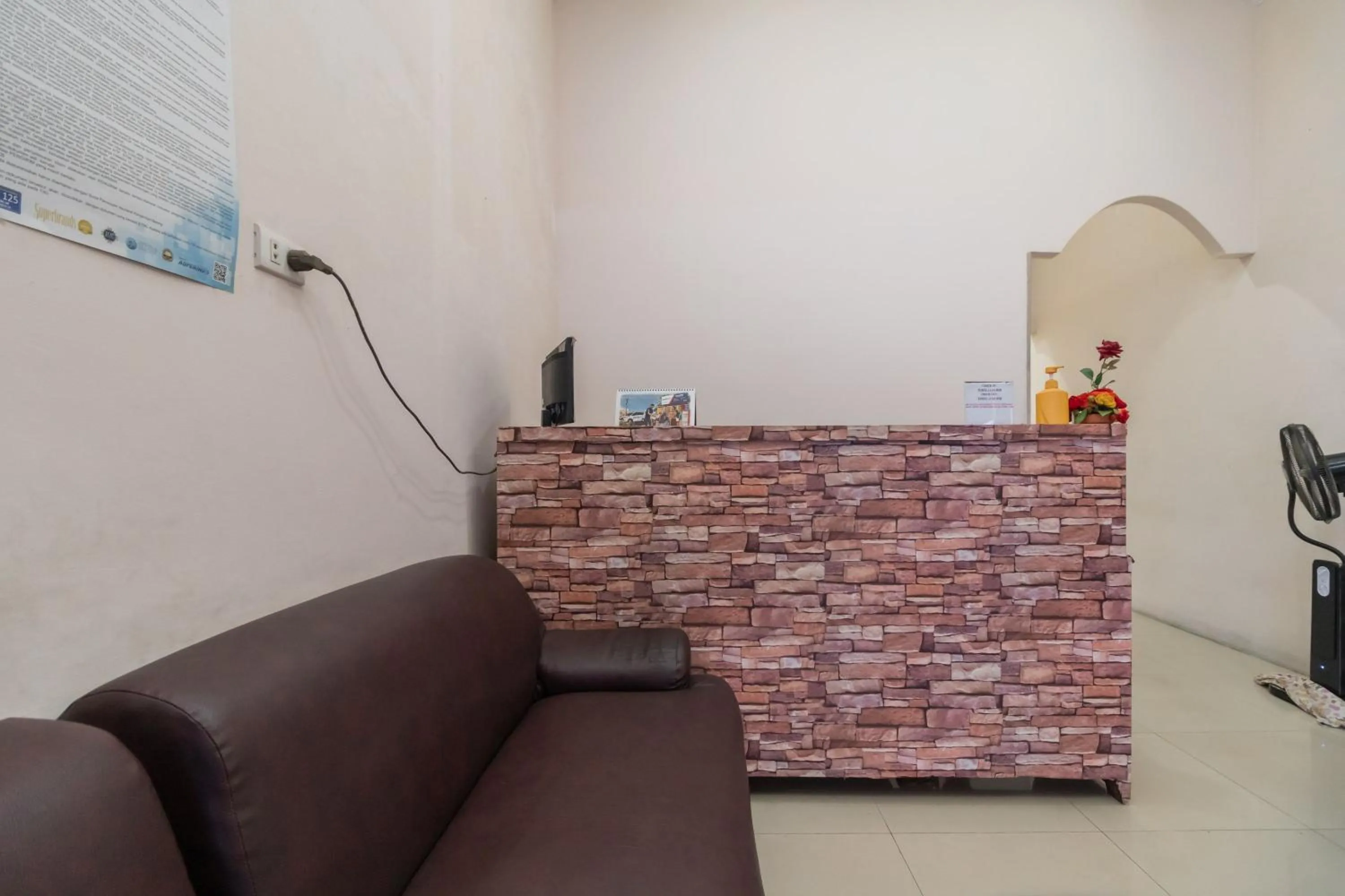 Lobby or reception in RedDoorz At Fella Homestay Medan