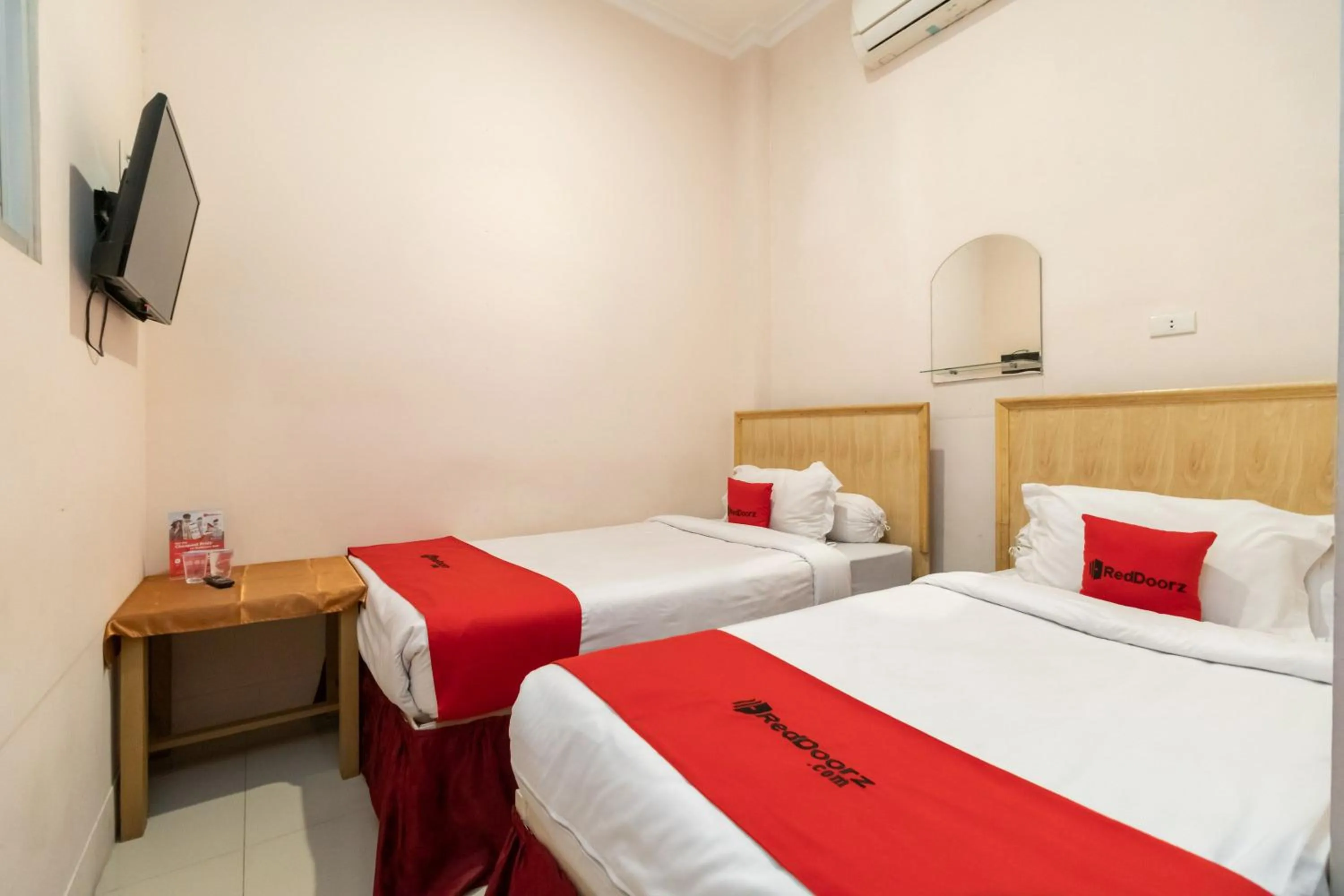 Bedroom in RedDoorz At Fella Homestay Medan