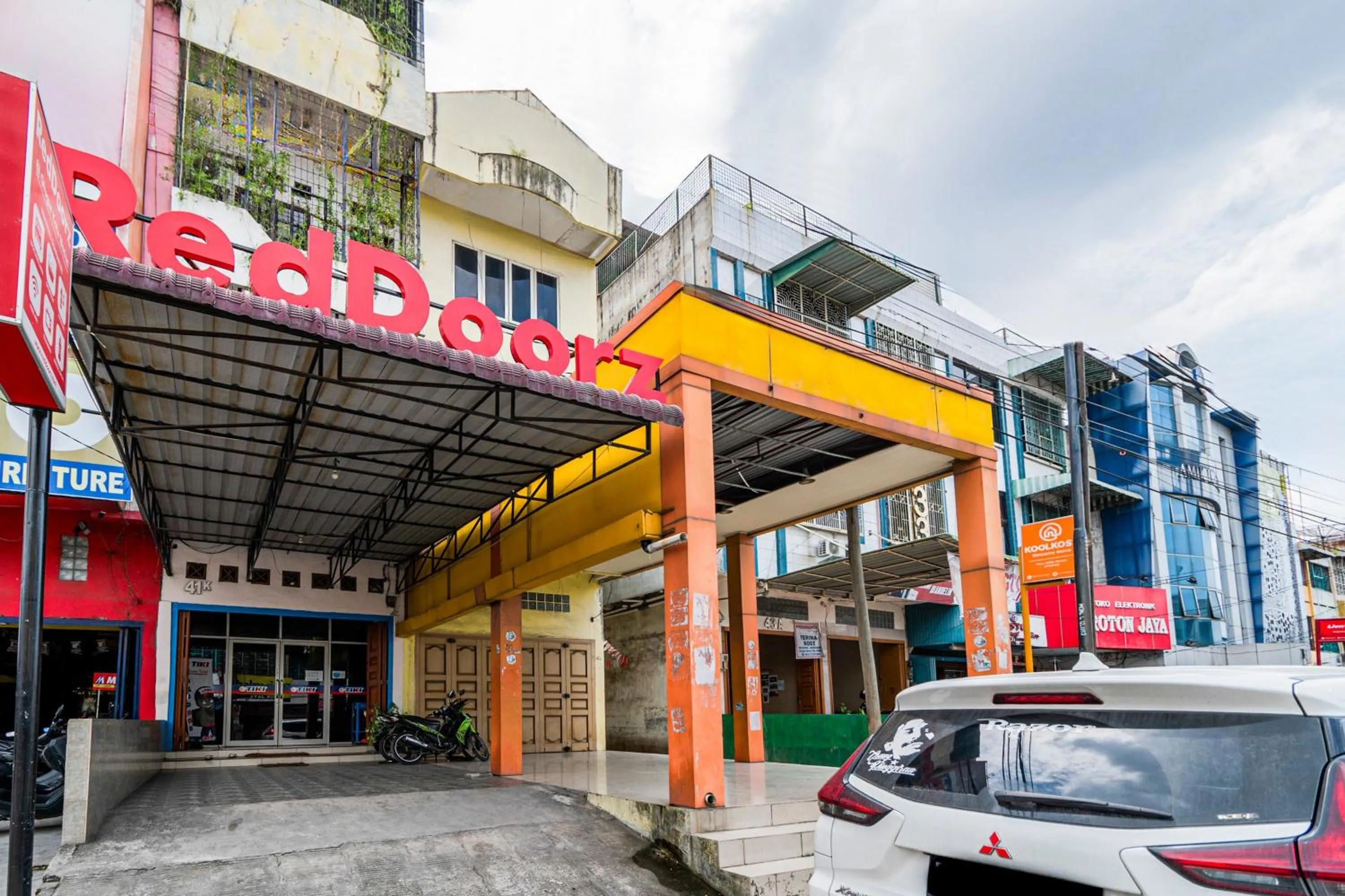 Facade/entrance in RedDoorz at Fella Homestay Glugur Medan