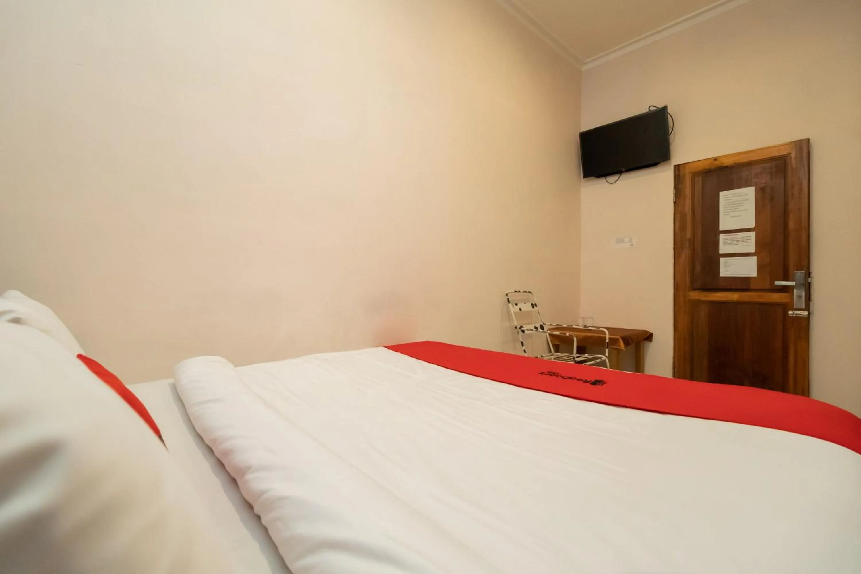 Bedroom in RedDoorz At Fella Homestay Medan