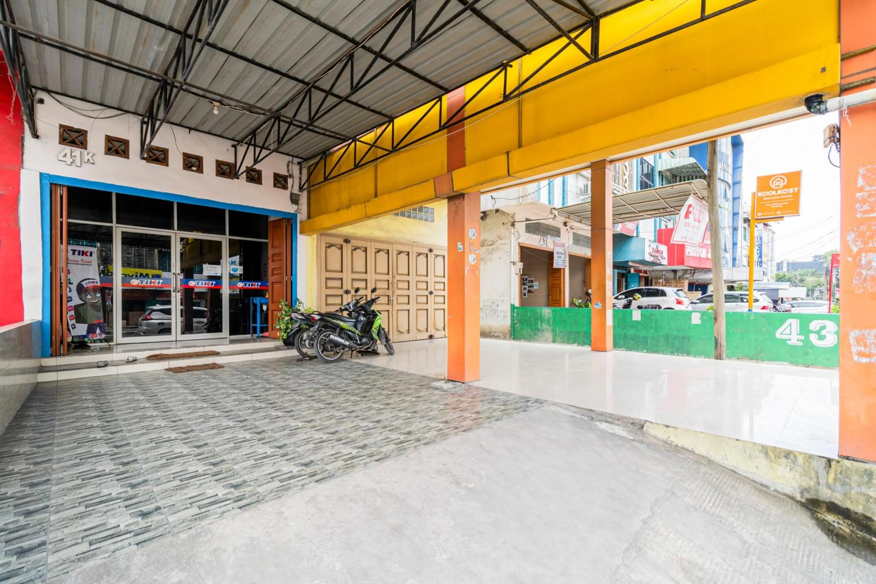 Parking in RedDoorz at Fella Homestay Glugur Medan