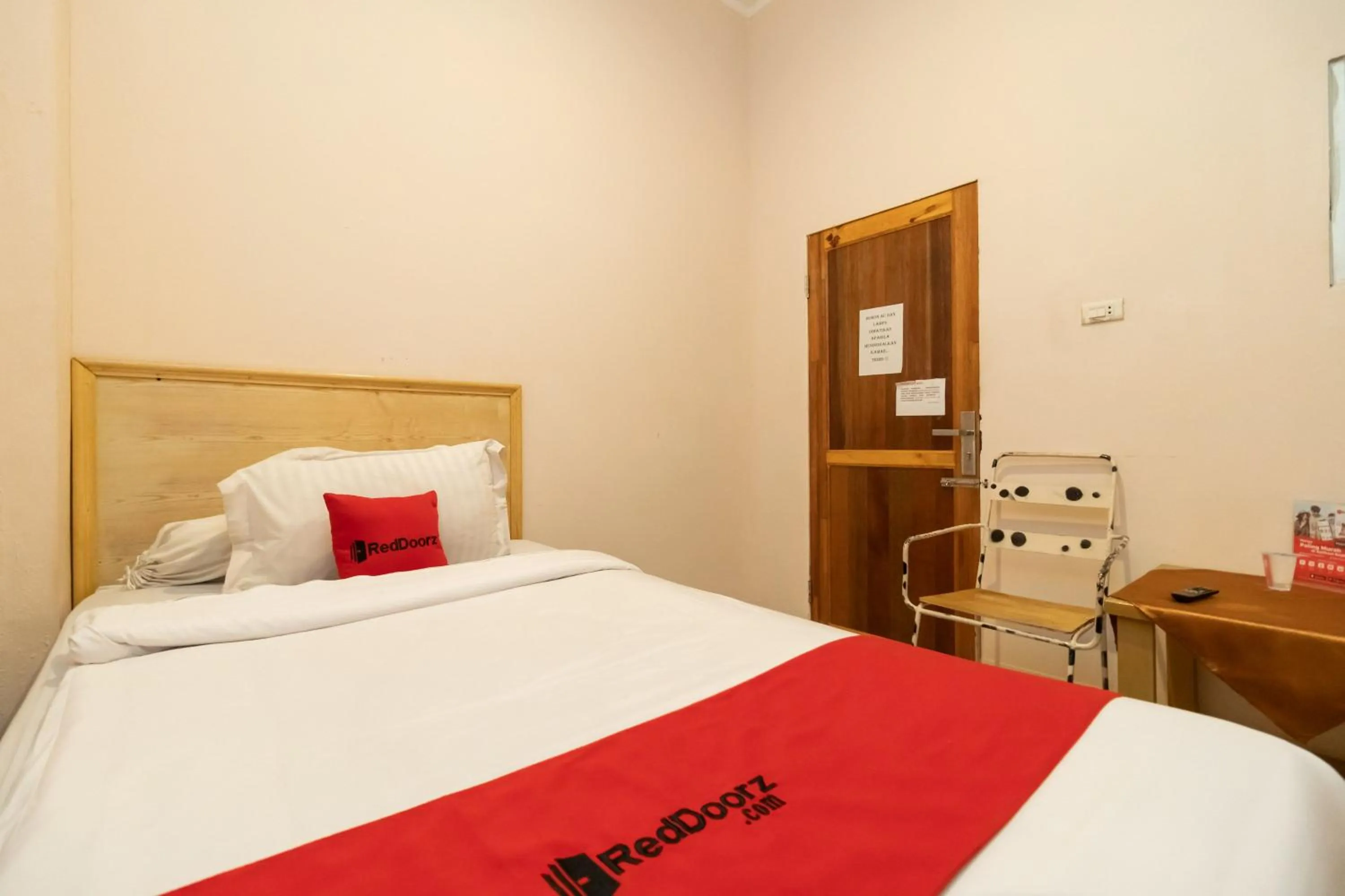 Bedroom in RedDoorz At Fella Homestay Medan