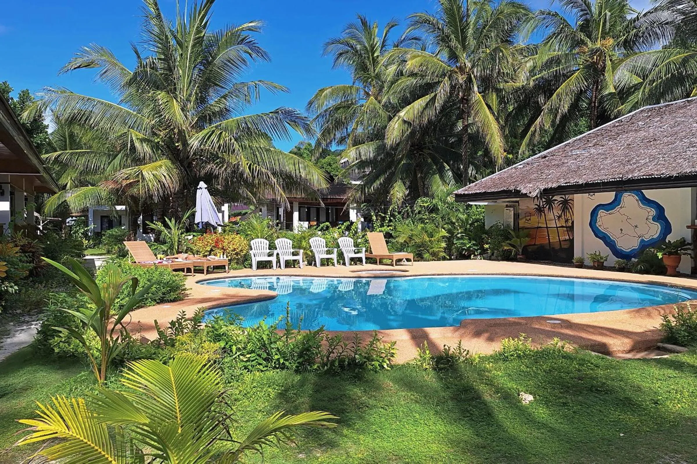 Swimming pool in White Villas Resort