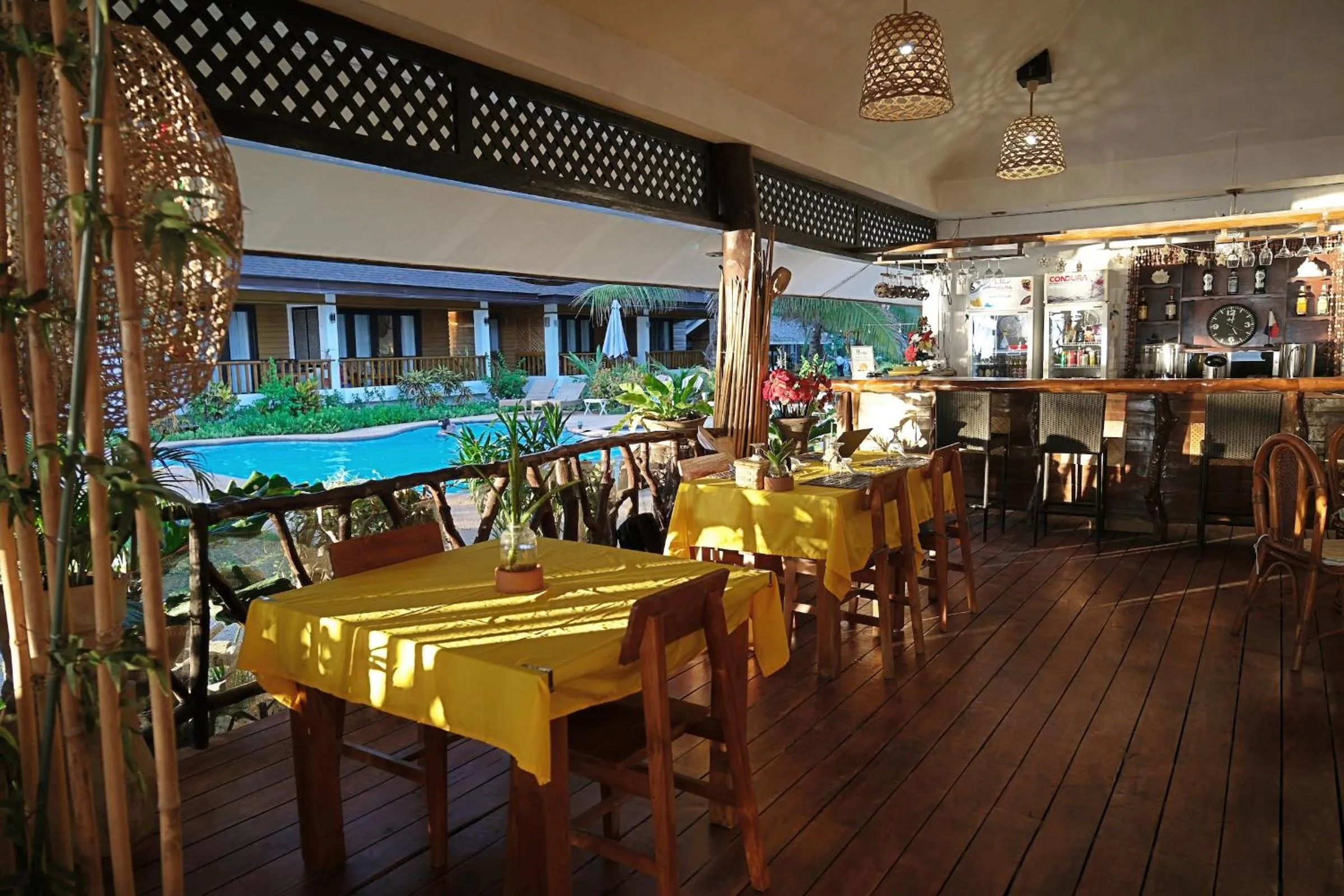 Restaurant/places to eat in White Villas Resort