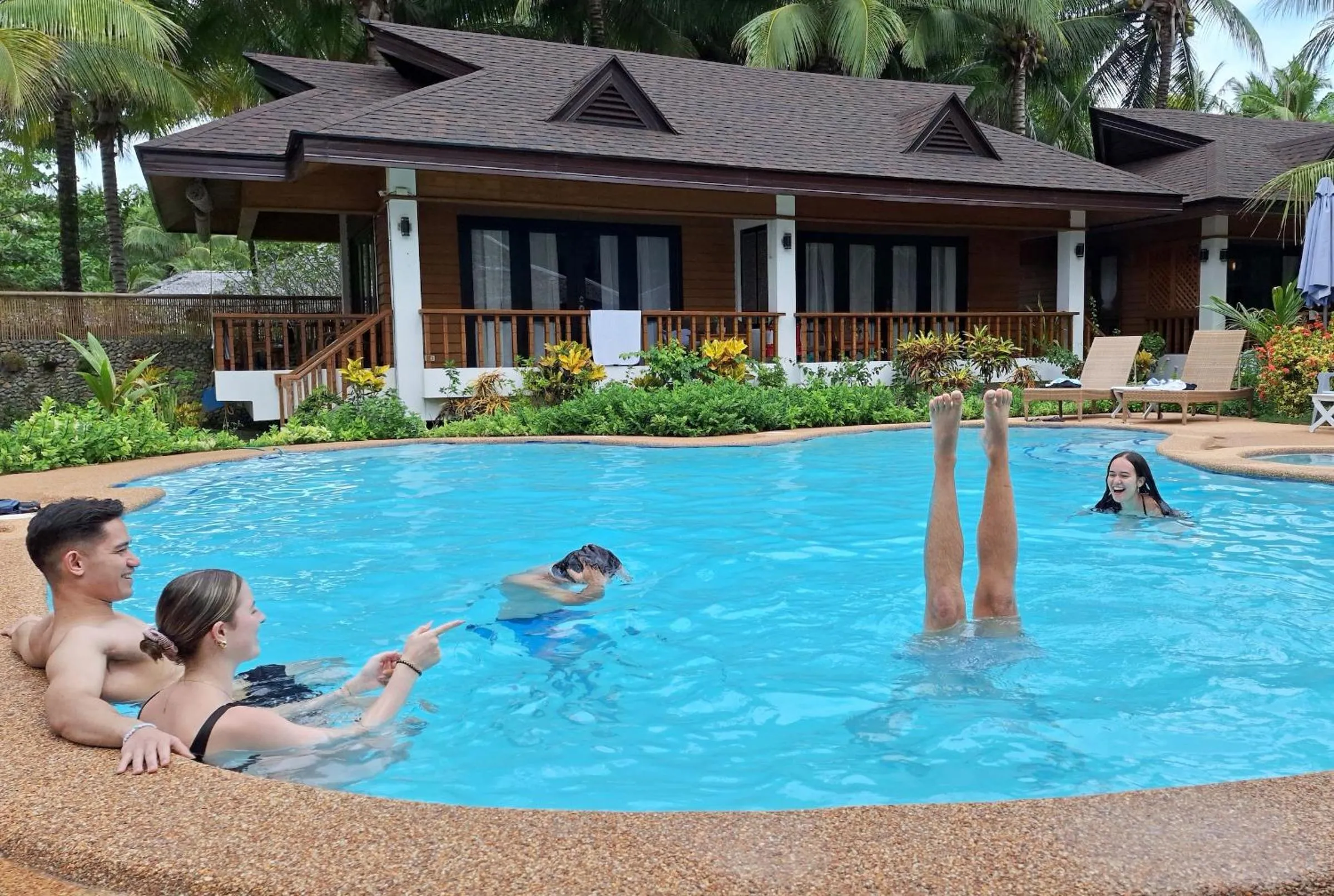 Swimming pool in White Villas Resort