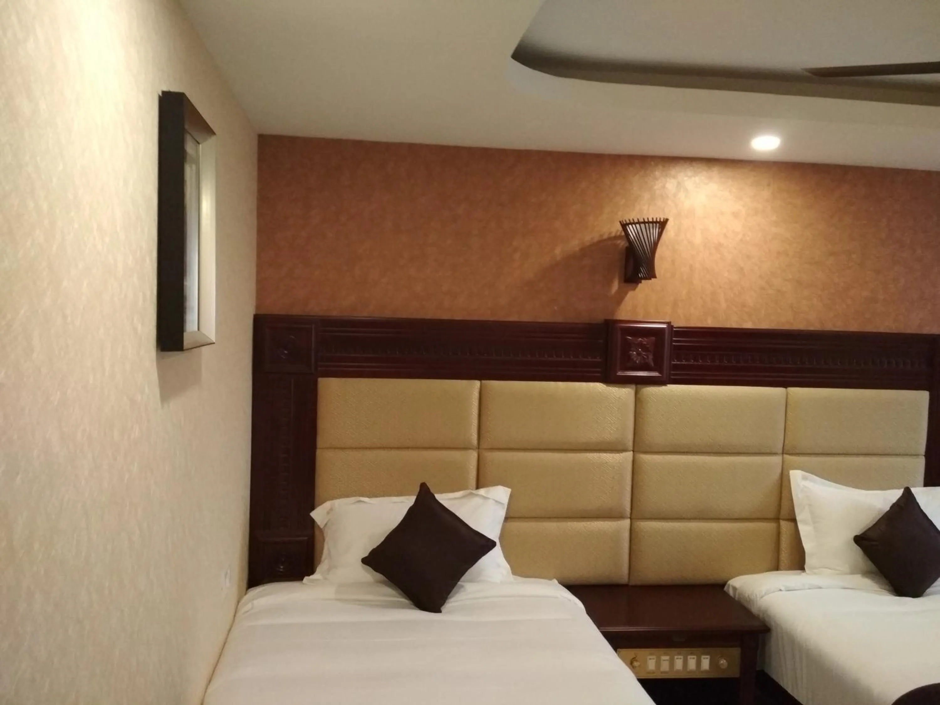 RB GRAND RESIDENCY