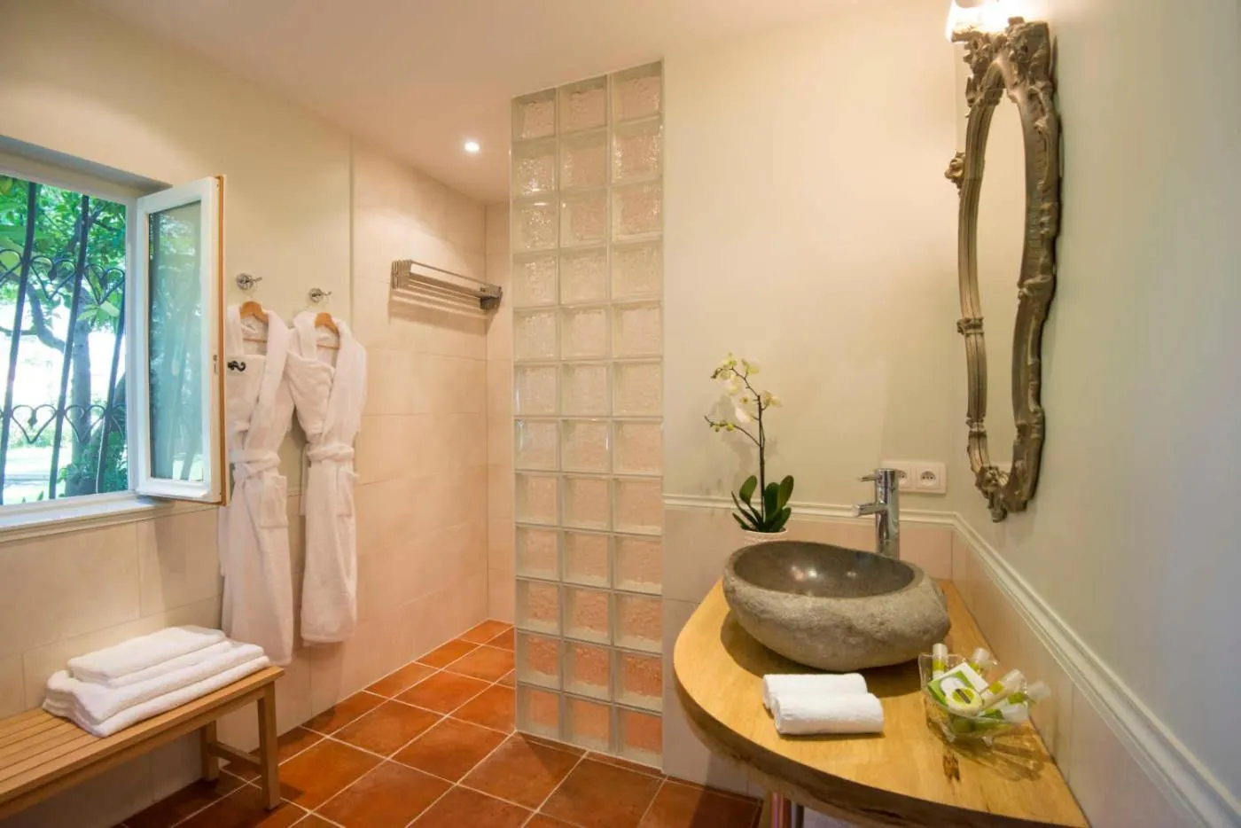 Bathroom in Le Mas du Chanoine